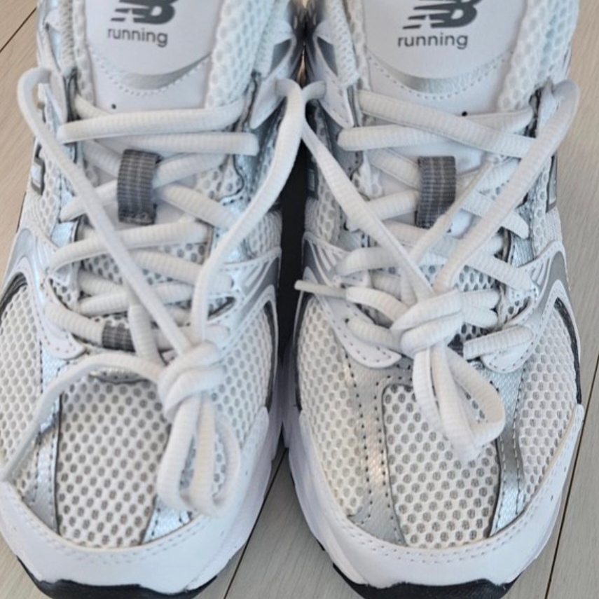 New Balance 530 White Grey 착용 스타일