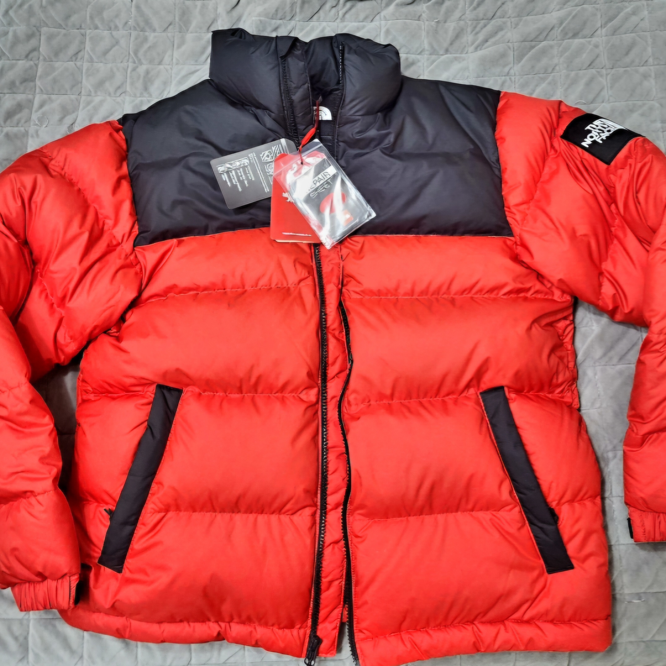 The North Face 1992 Nuptse Jacket Red 착용 스타일