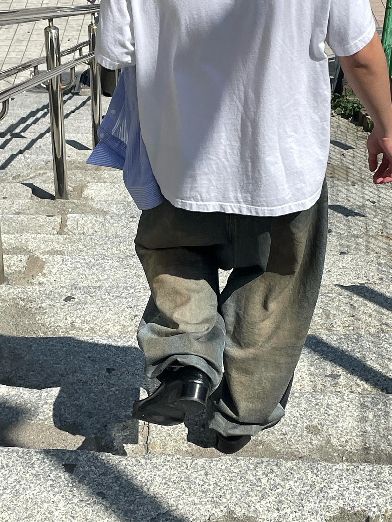 Nonnod Flexible String Check Shirt Japanese Sky Blue, Balenciaga Romeo Mule Black 착용 스타일 - 3