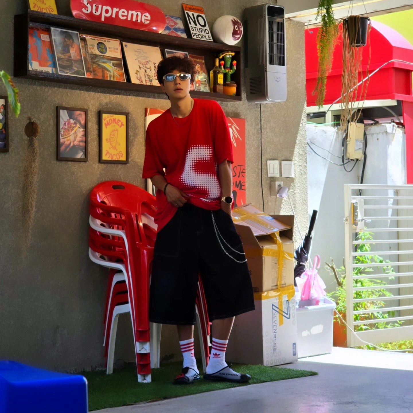 Supreme Halftone S/S Top Red - 24SS, Salomon RX Slide 3.0 Seasonal Black Fiery Red 착용 스타일 - 2