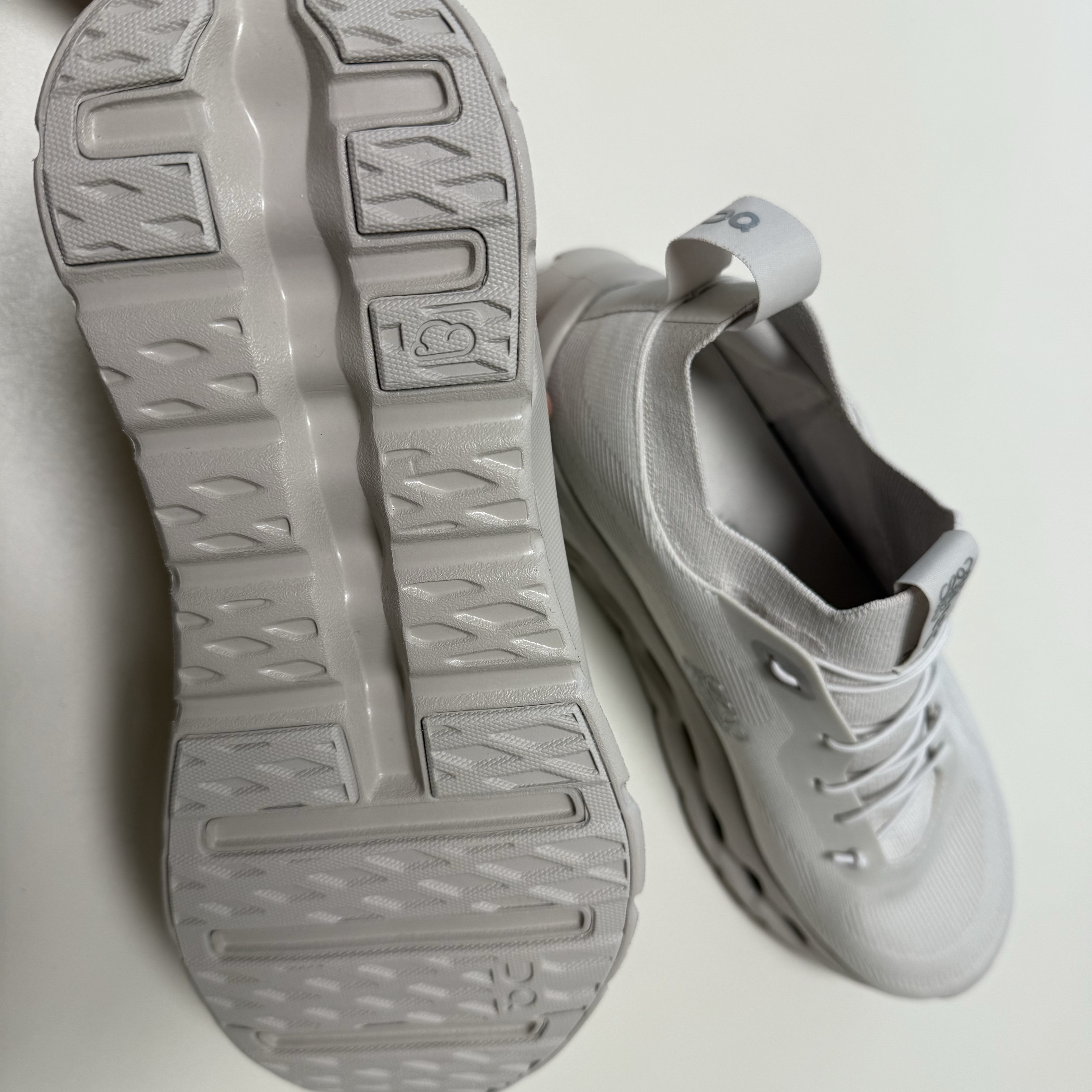 Loewe x On Running Cloudtilt Sand 착용 스타일 - 4