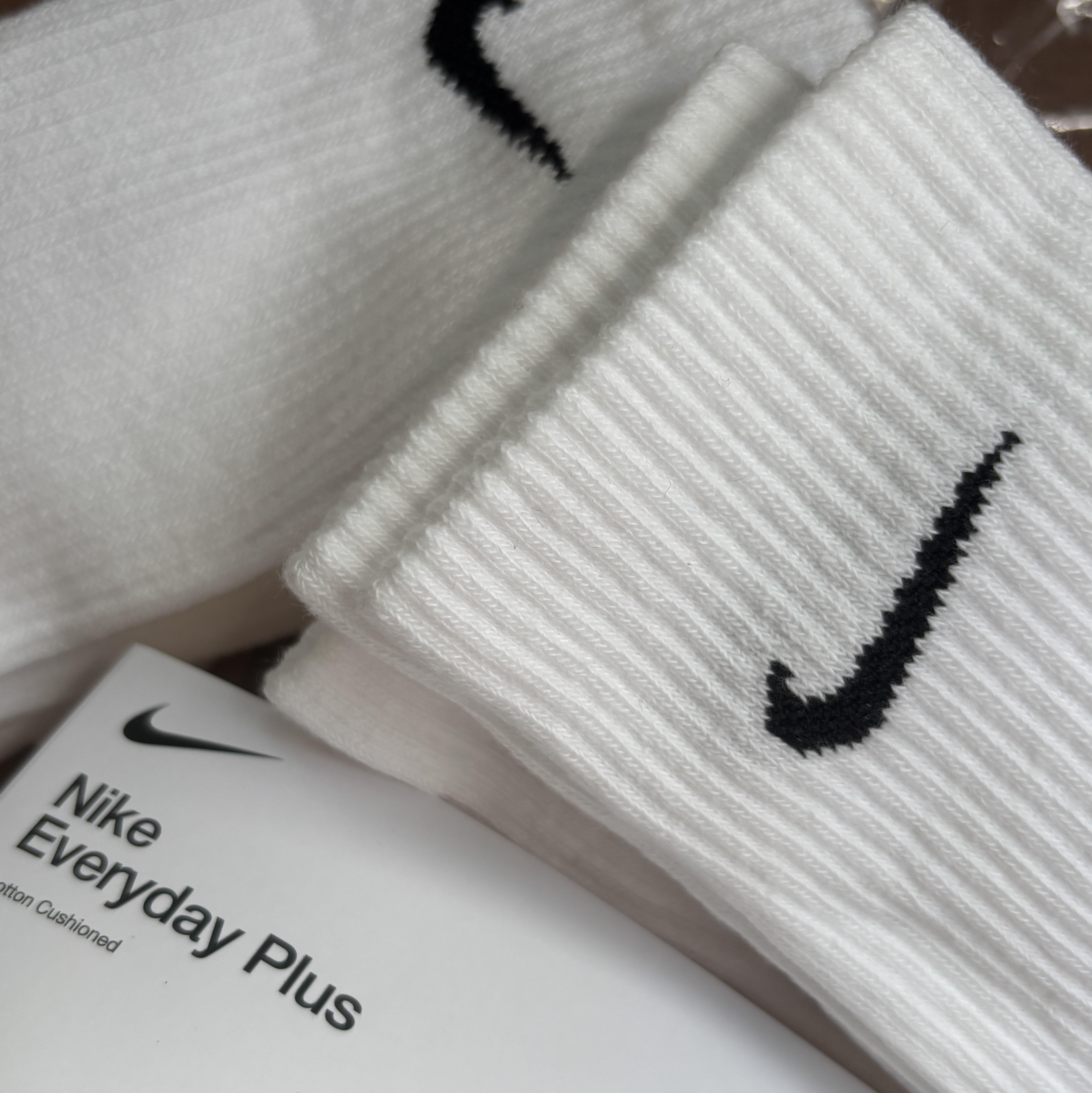 Nike Everyday Cushioned Training Crew Socks White (6 Pack/Korean Ver.) 착용 스타일