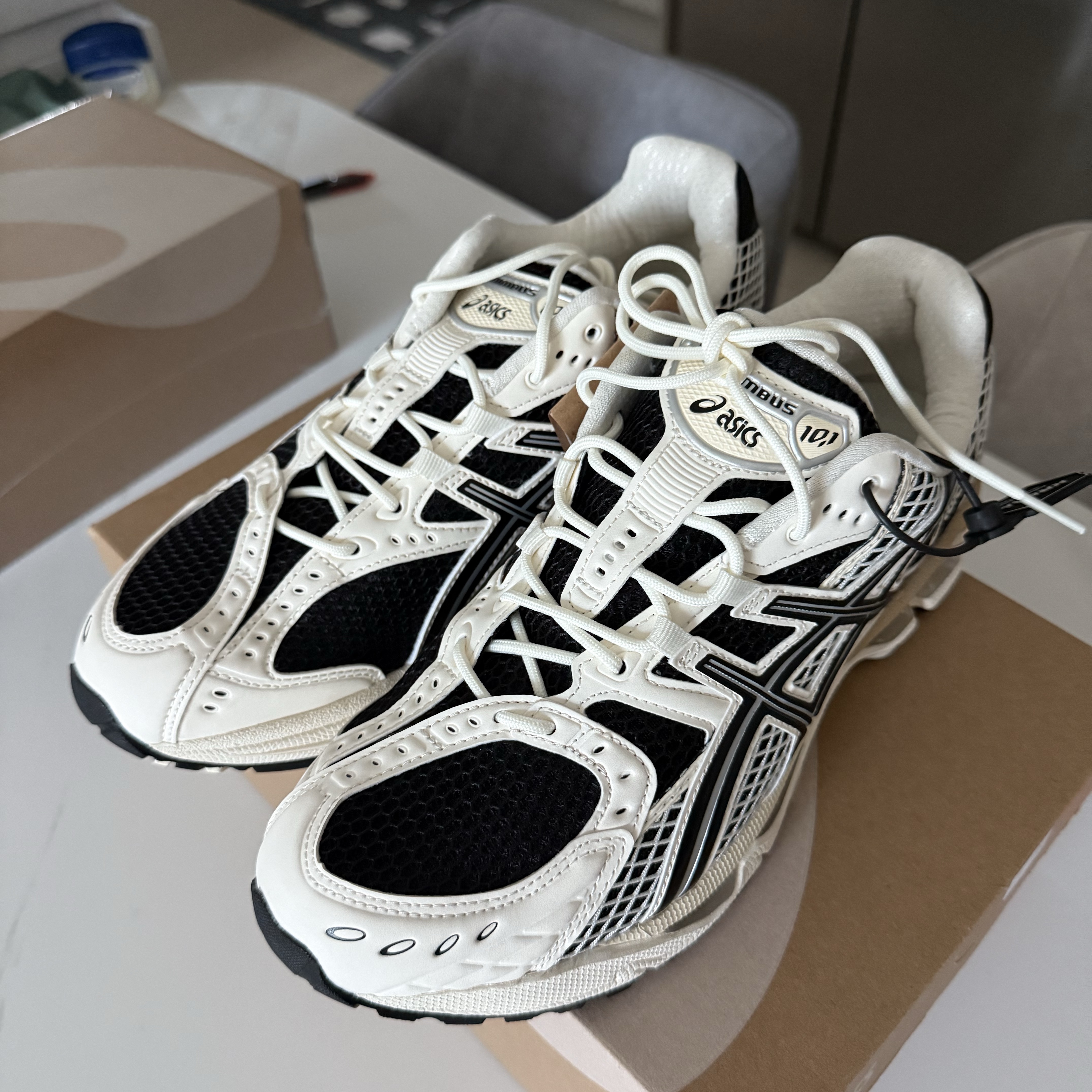 Asics Gel-Nimbus 10.1 Black Cream - Korea Exclusive 착용 스타일