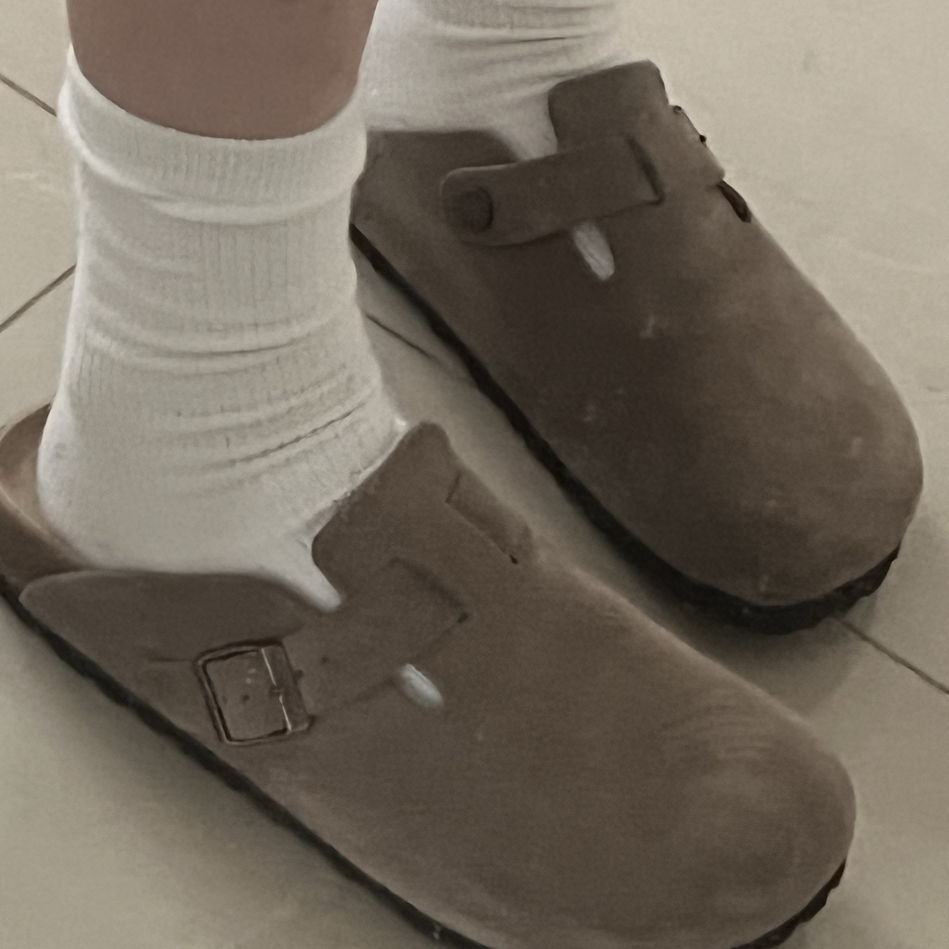 Birkenstock Boston Soft Footbed Taupe - Narrow 착용 스타일