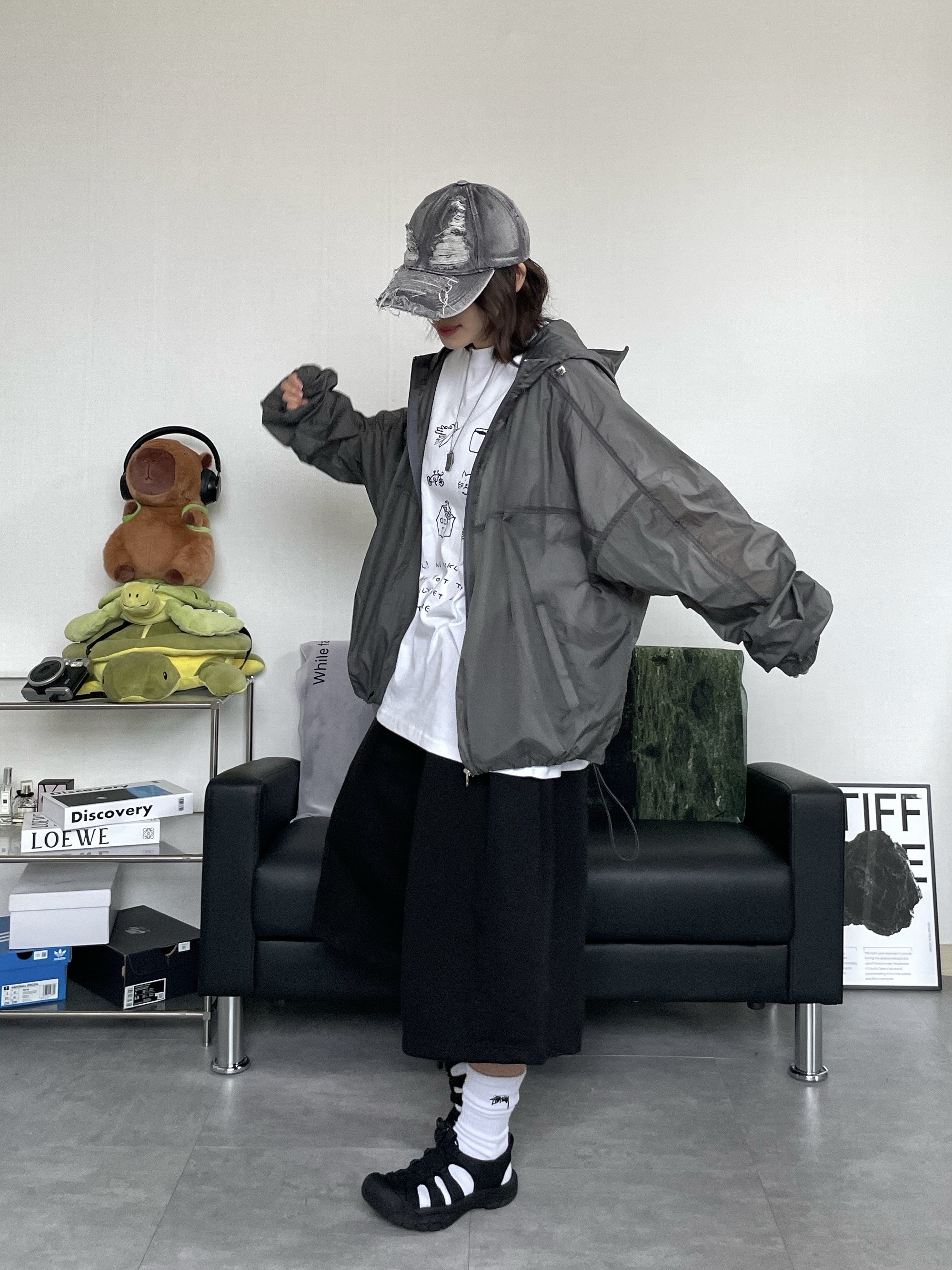 (W) Keen Newport H2 Triple Black, (W) Keen Jasper Rocks SP Sneakers Beige 착용 스타일 - 2