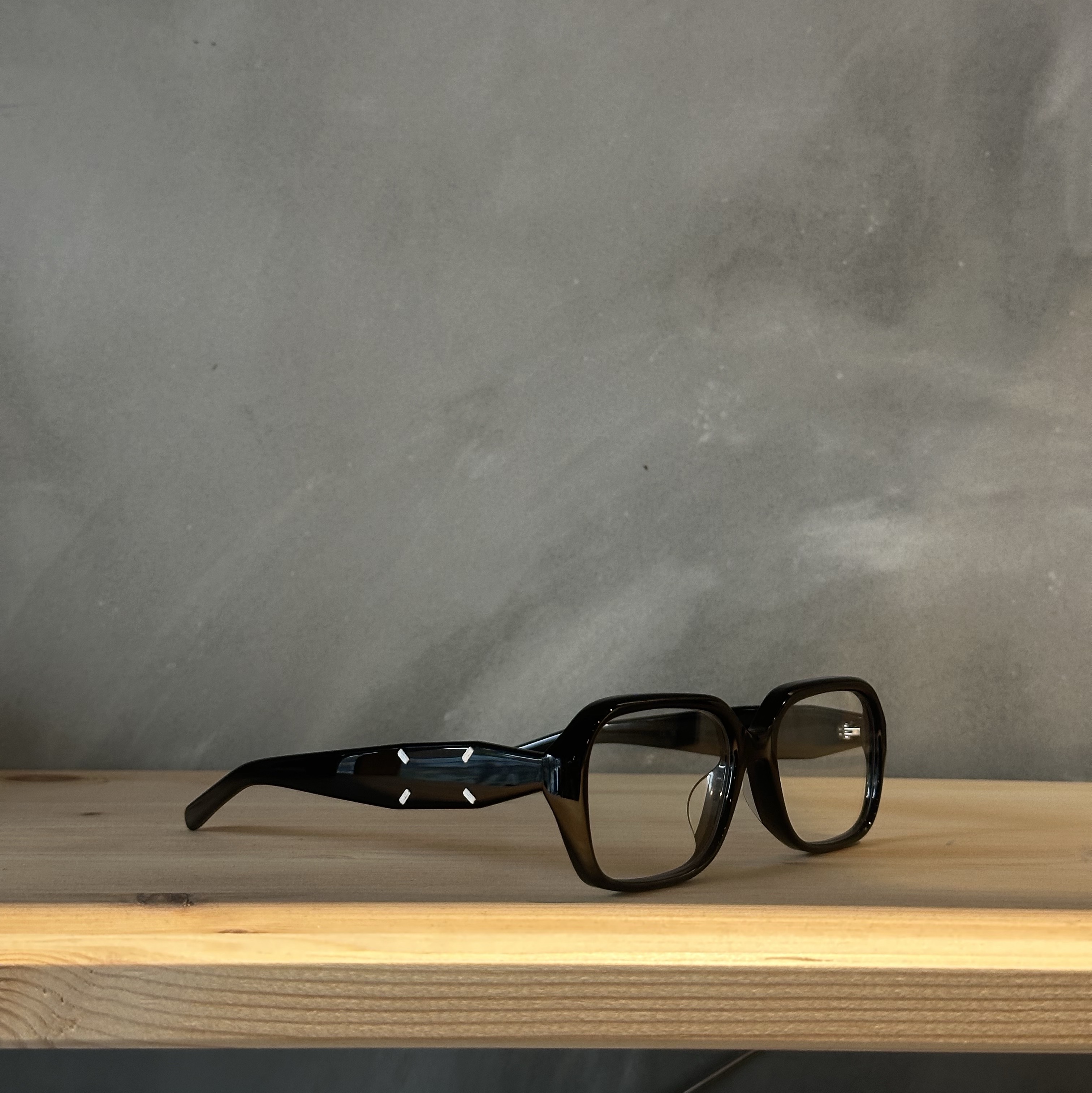Gentle Monster x Maison Margiela MM212 Black Clear 착용 스타일