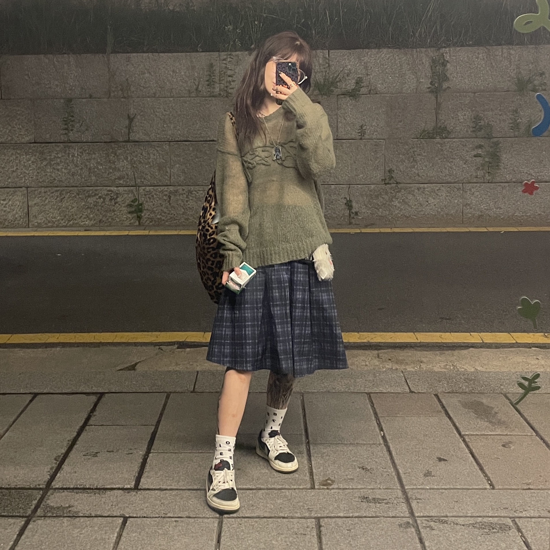 Stussy Loose Knit Logo Sweater Cypress, Emis New Leopard Corduroy Eco Bag Beige 착용 스타일