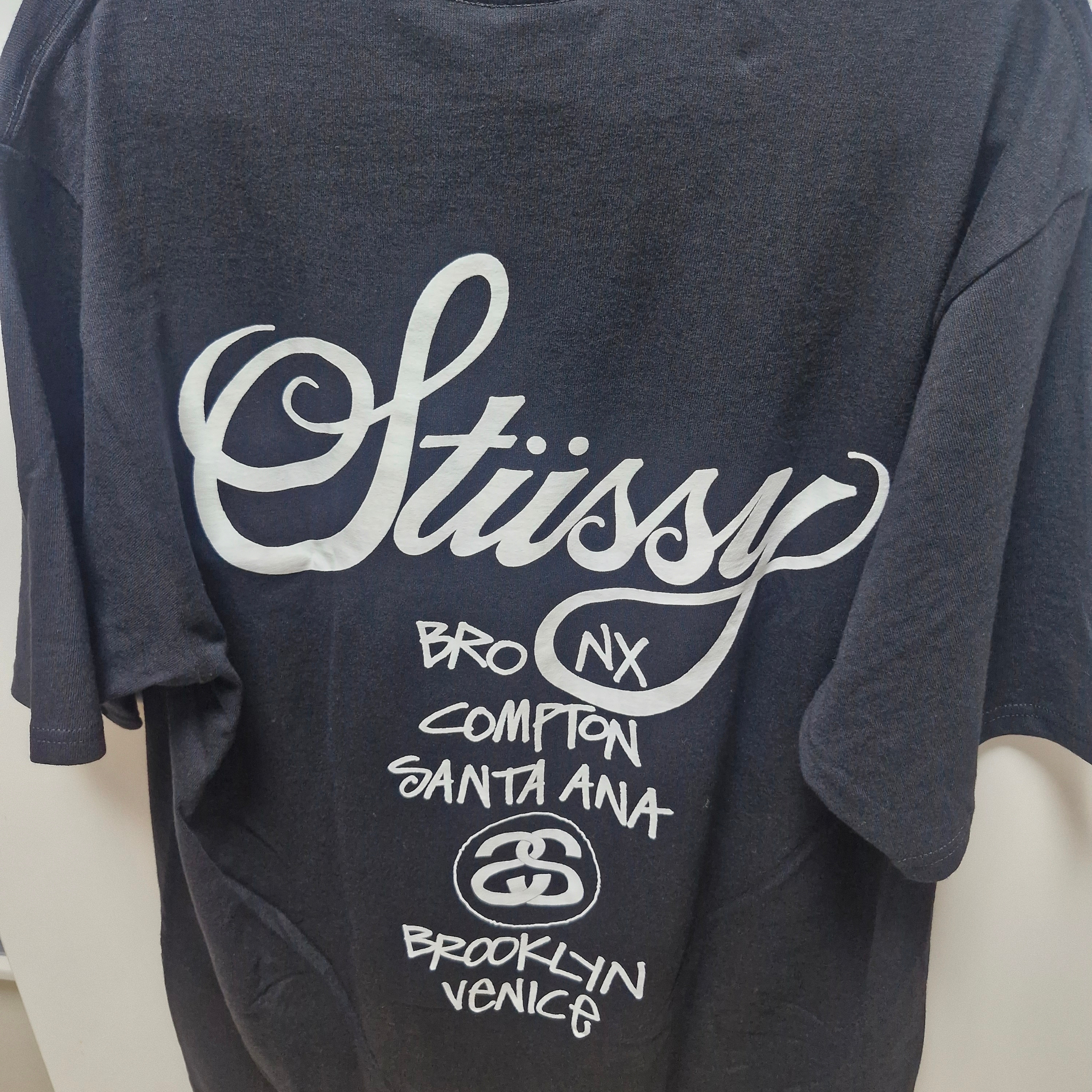 Stussy World Tour T-Shirt Black 2024,2025 착용 스타일