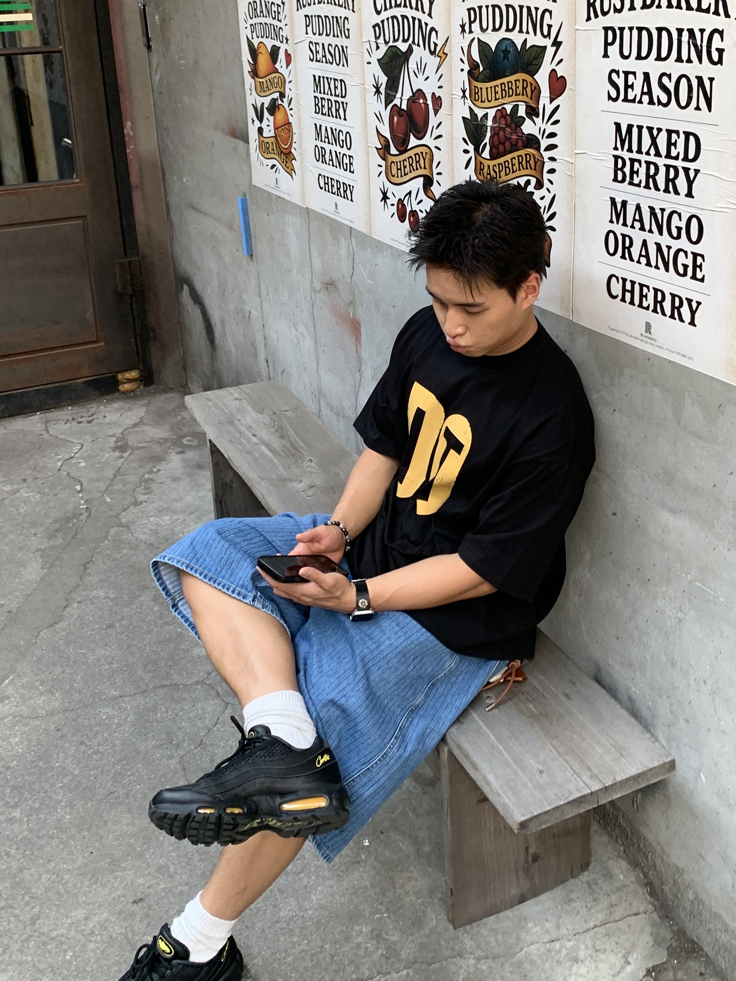Nike x Corteiz Air Max 95 Black and Tour Yellow 착용 스타일