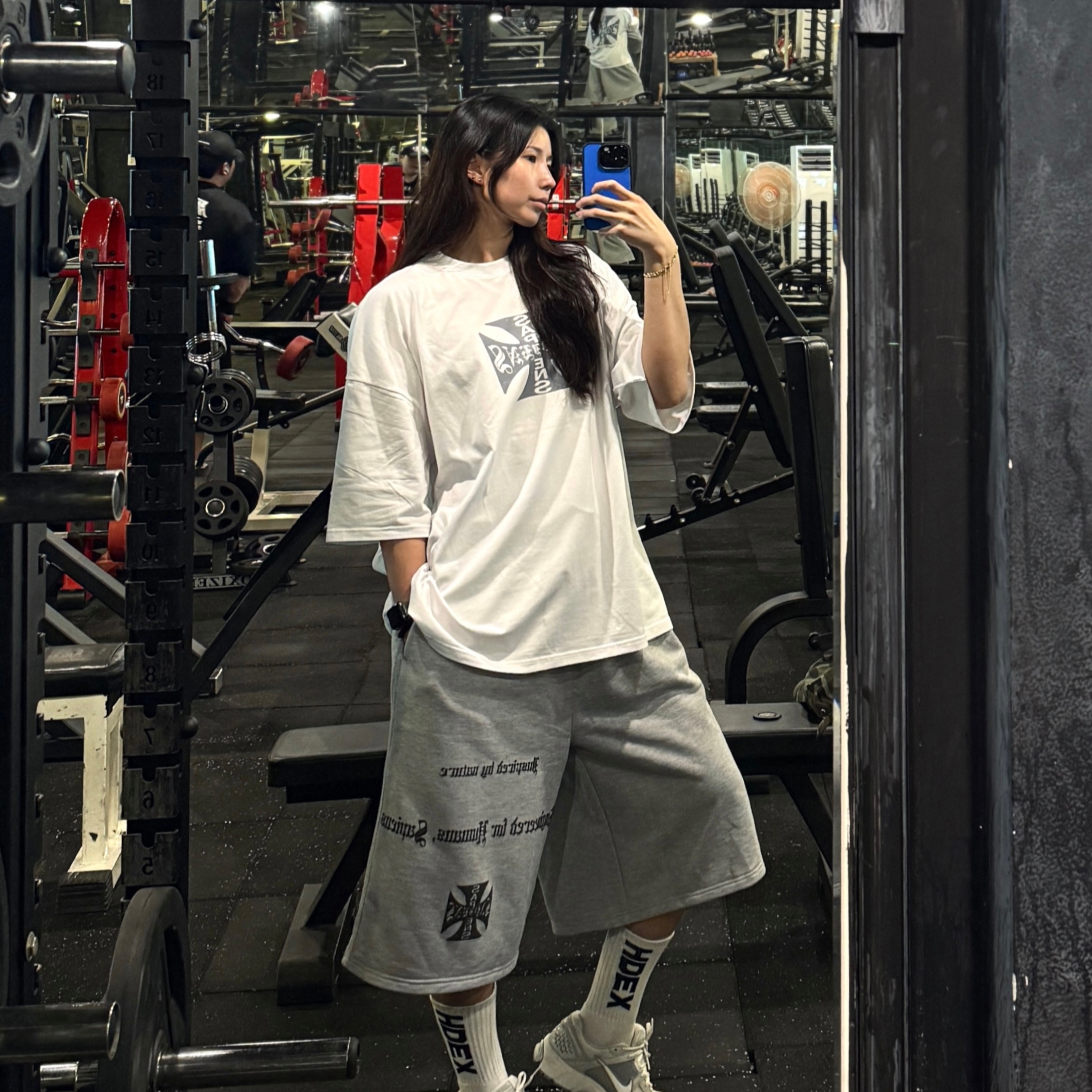 [KREAM 단독] Sapiens Neo Sapiens Over Fit Short Sleeves White, [KREAM 단독] Sapiens Engineered Over Fit Shorts Gray 착용 스타일 - 3