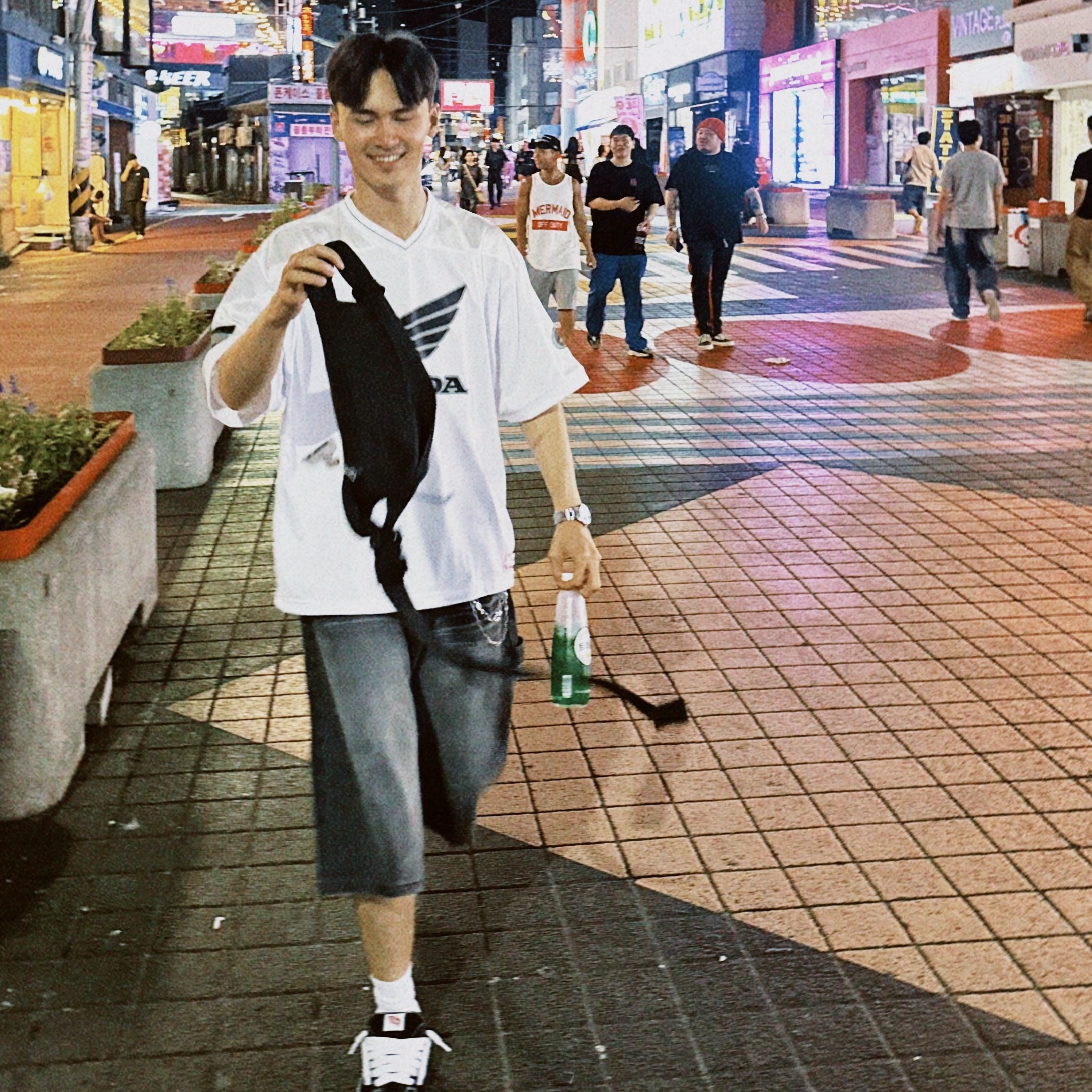 Honda Wing Logo Carpenter Bermuda Pants Charcoal, Honda Original Wing Logo Mesh T-Shirt White 착용 스타일 - 3