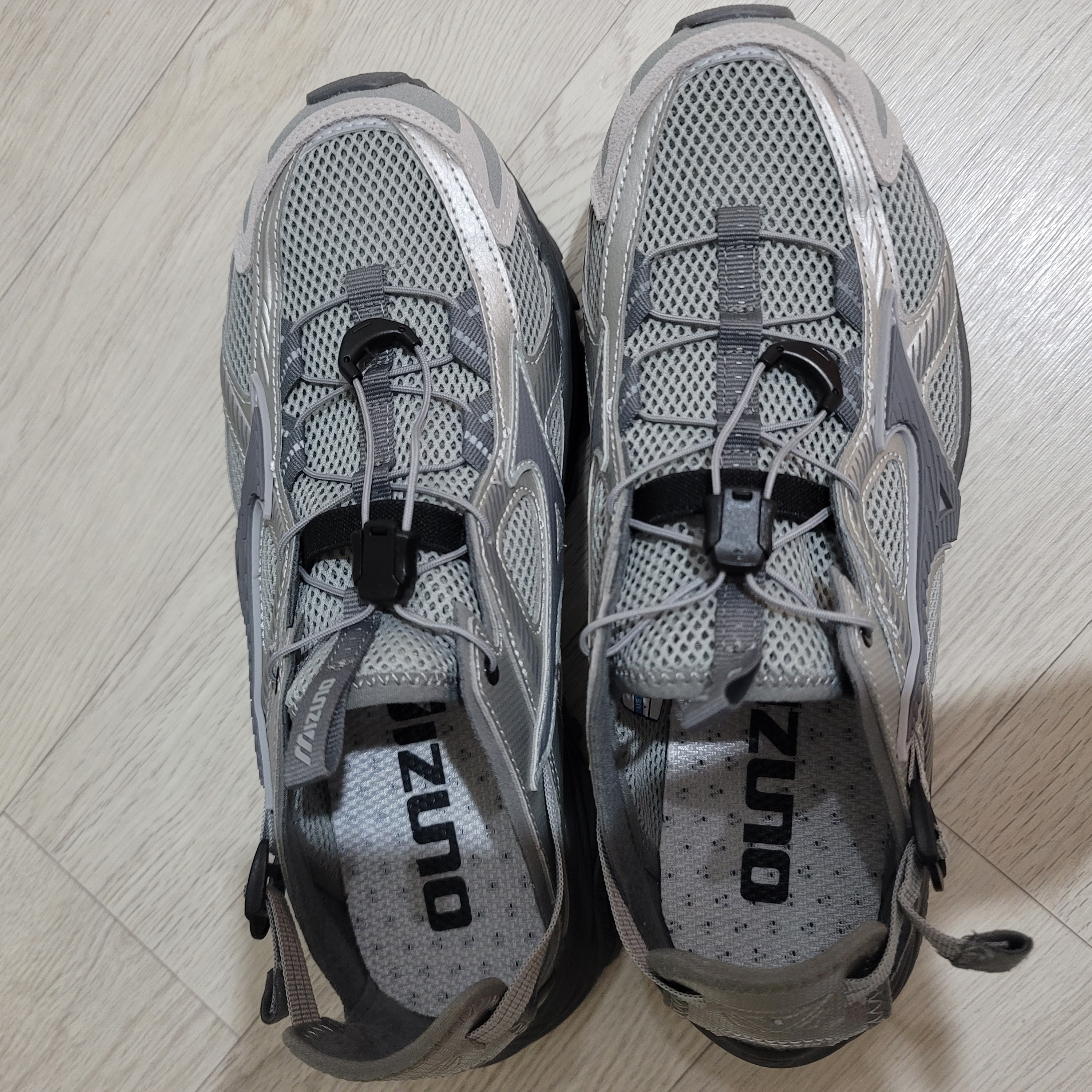 Mizuno Racer Trail SE Silver Grey 착용 스타일