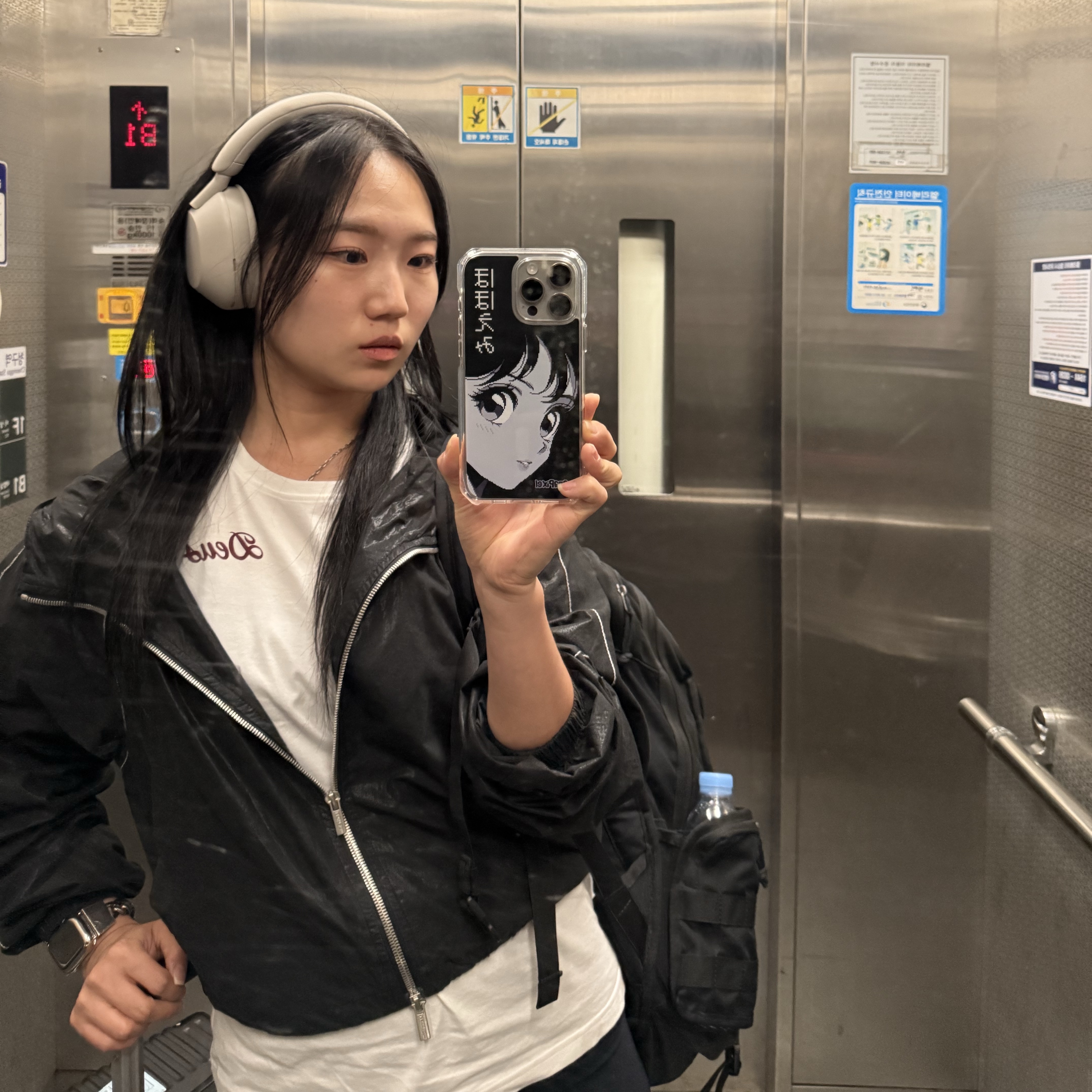 (W) Matin Kim Matin Crop Hoody Coating Jumper Black 착용 스타일 - 2