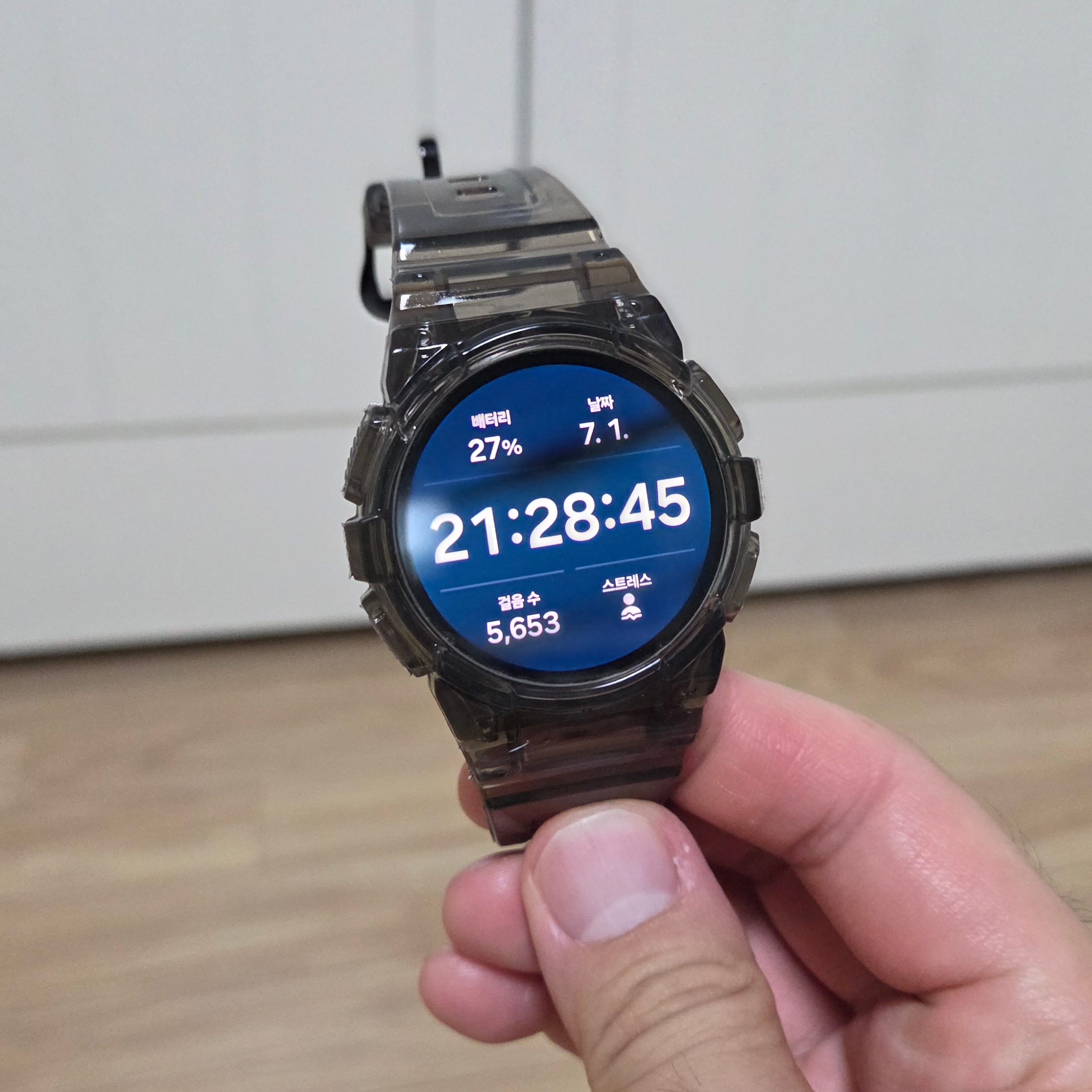Samsung Galaxy Watch6 40mm LTE Graphite (Korean Ver.) 착용 스타일 - 2