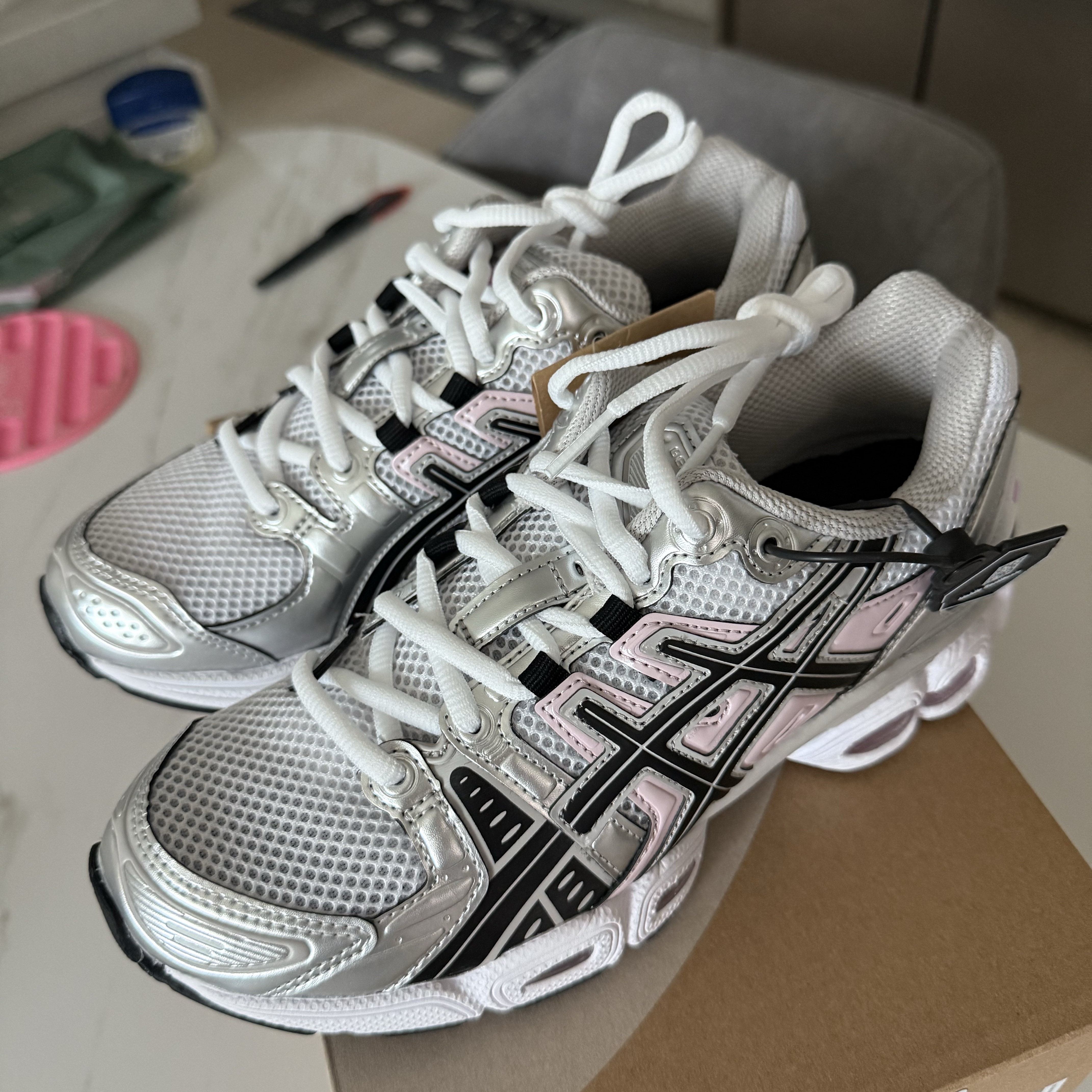(W) Asics Gel-Nimbus 9 White Black 착용 스타일