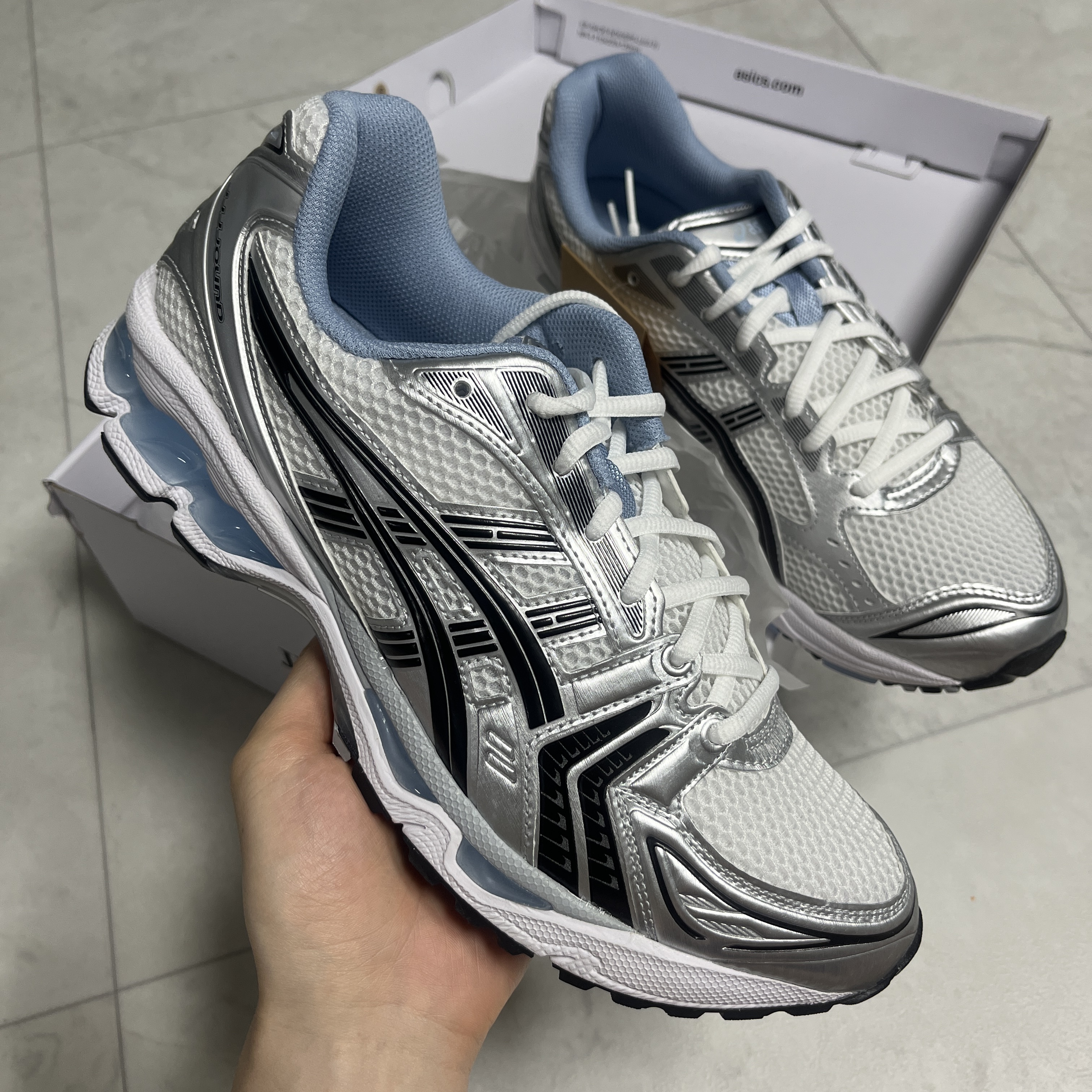 Asics x JJJJound Gel-Kayano 14 White Navy 착용 스타일