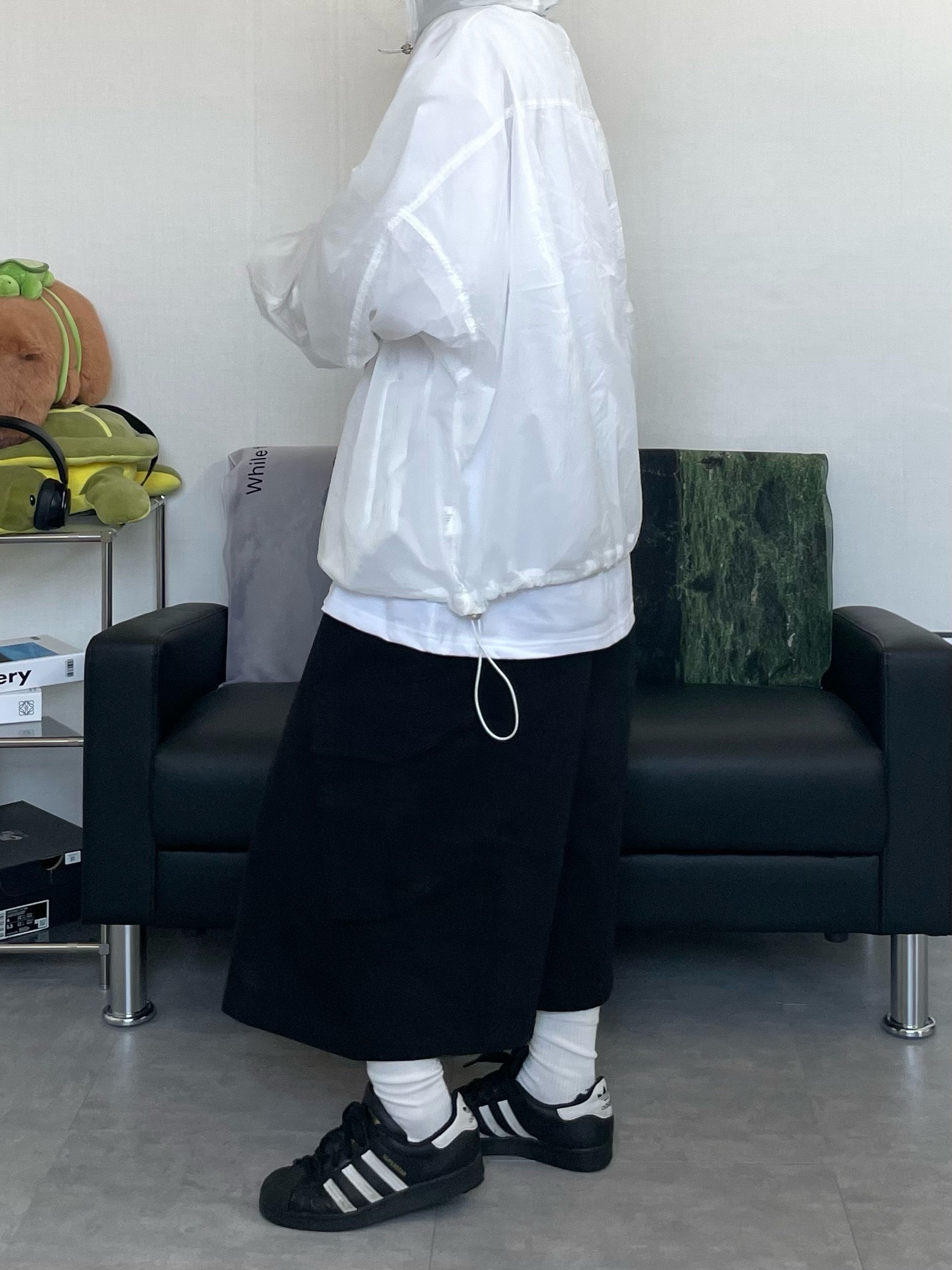 Adidas Superstar Core Black White 착용 스타일 - 4