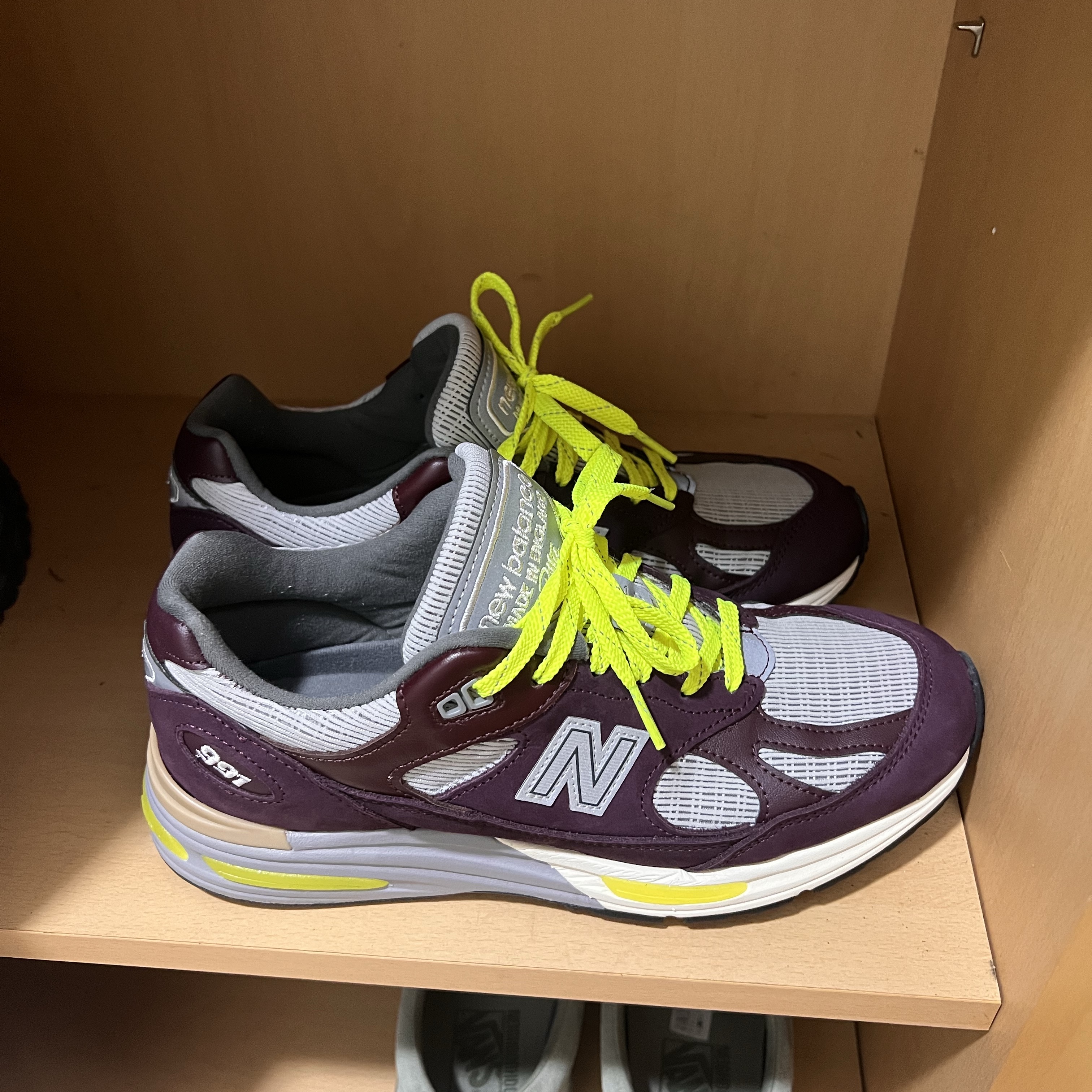 New Balance x Patta 991v2 Made in UK Pickled Beet Safety Yellow 착용 스타일