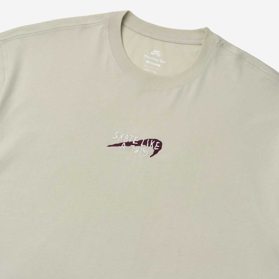 나이키 x 스케이트 라이크 어 걸 SB 맥스90 스케이트 티셔츠 라이트 본 - US/EU(Nike x Skate Like a Girl SB Max90 Skate T-Shirt Light Bone - US/EU) - 3