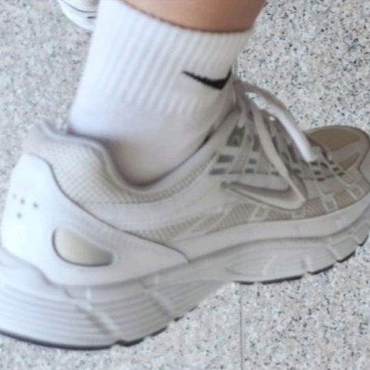 (W) Nike P-6000 White Blue Tint 착용 스타일