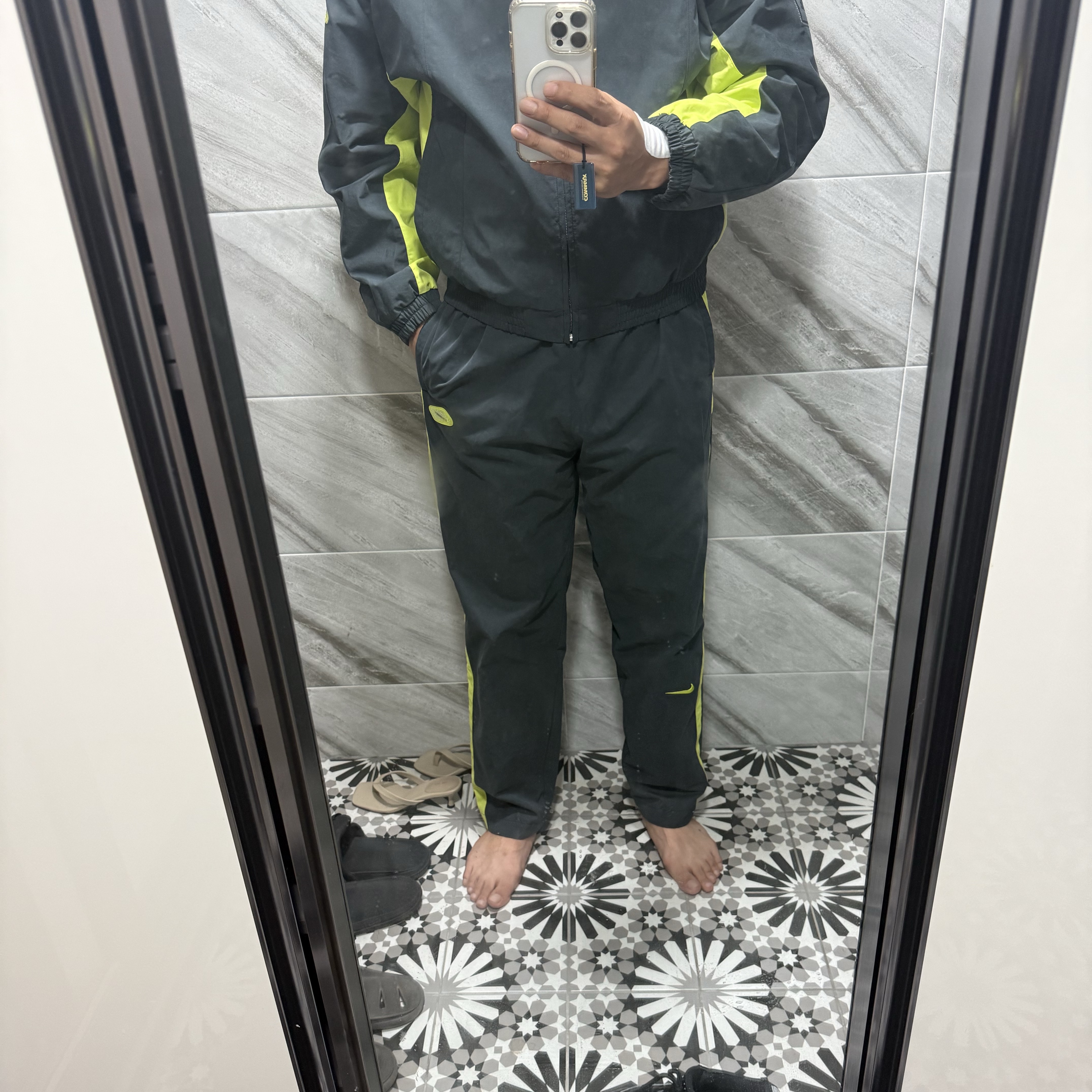 Nike x Patta Track Jacket Black Cyber (HJ0712-010), Nike x Patta Track Pants Black Cyber (HJ0737-010) 착용 스타일 - 2