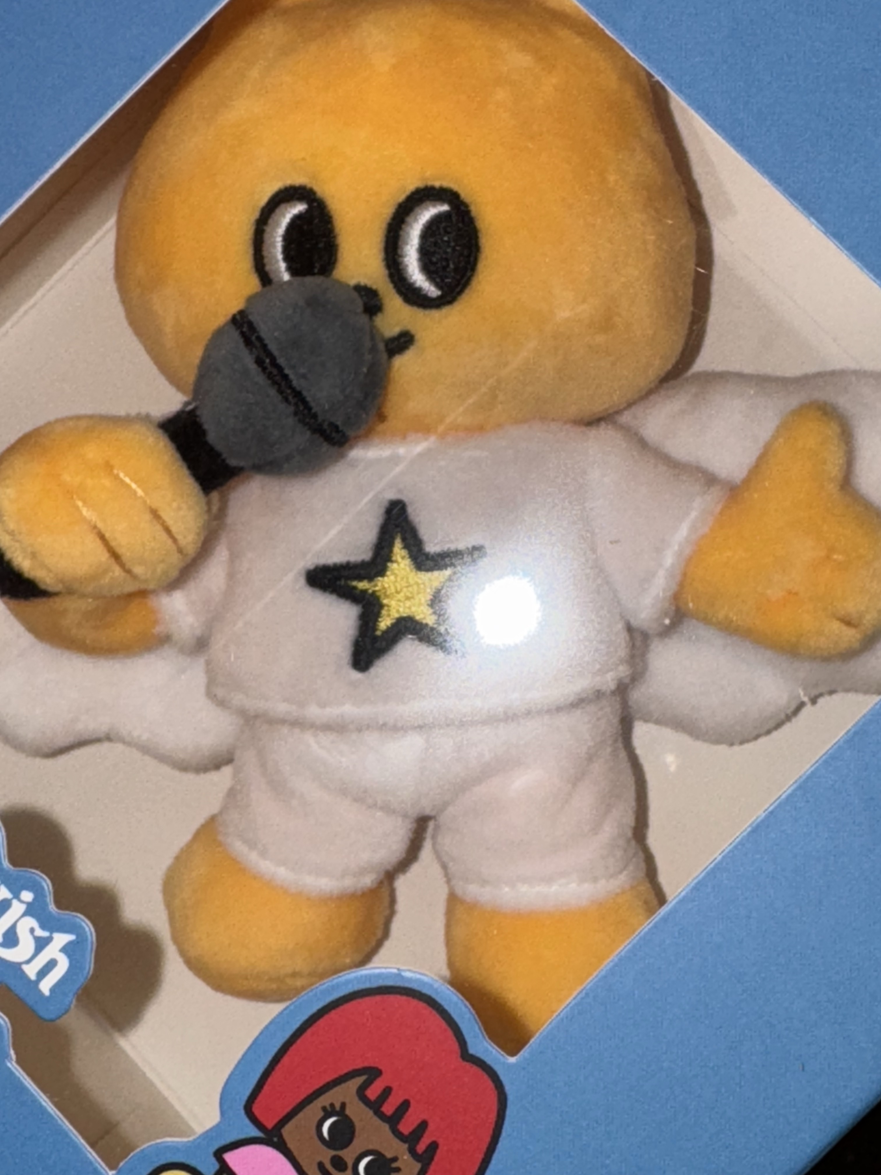 CAVISH x LELBOBROWN Mikael Keyring Yellow 착용 스타일