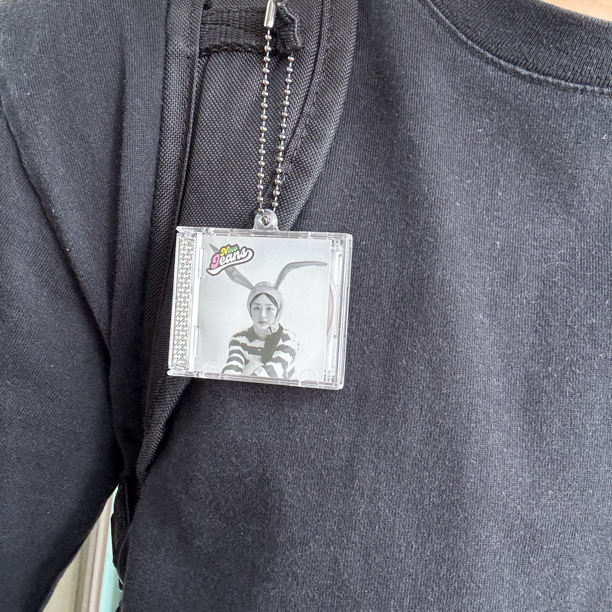 NewJeans How Sweet Mini CD Case Keyring Minji 착용 스타일