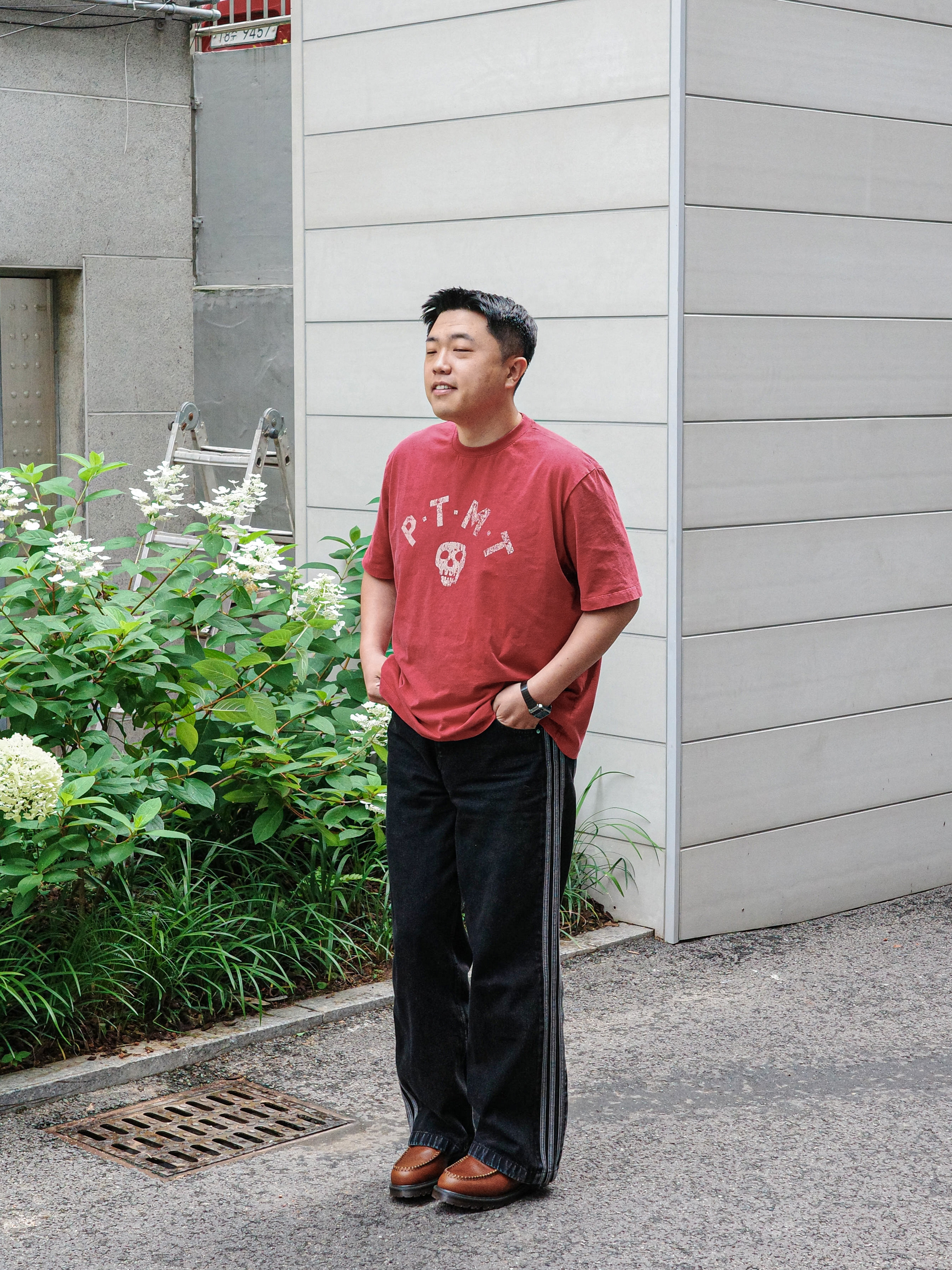 Dr. Martens Penton Slingback Westminster Whiskey Brown, Adidas Adicolor Denim Firebird Pants True Black Denim - KR Sizing 착용 스타일 - 2