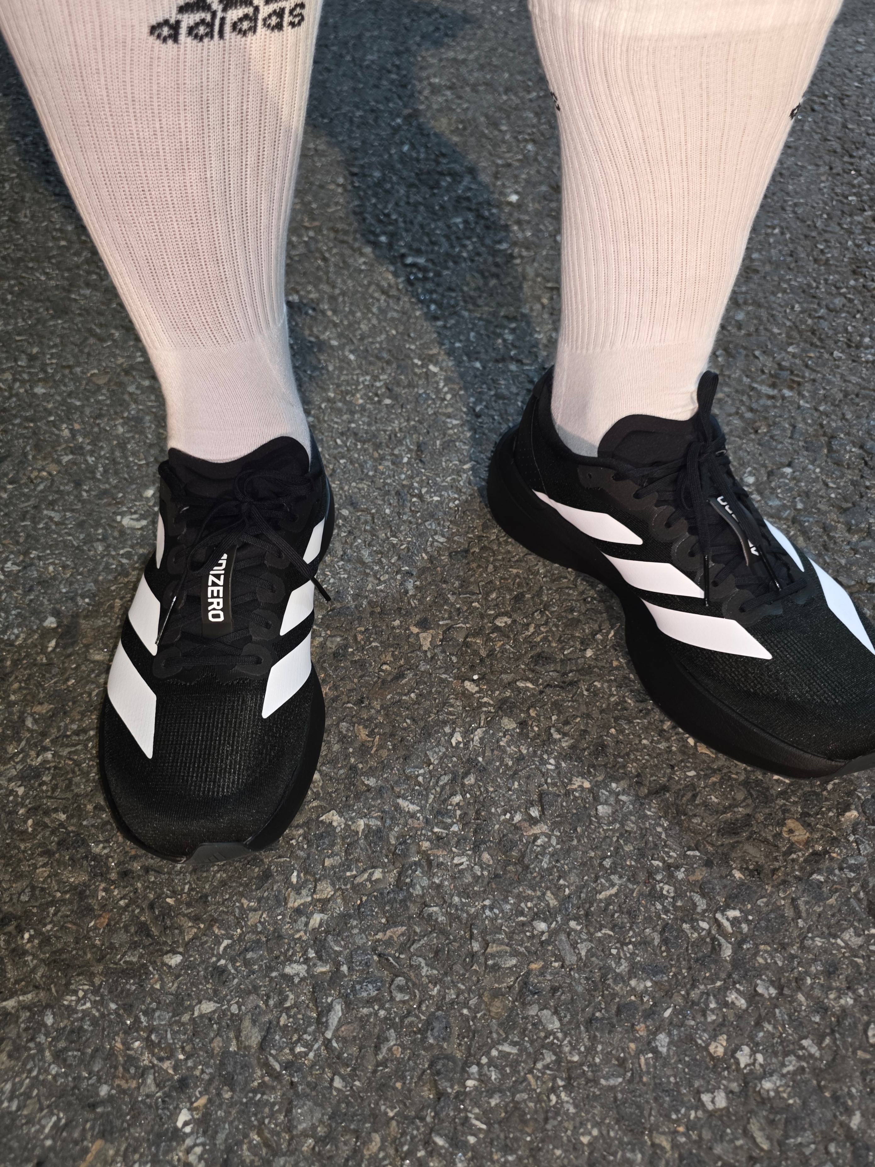 Adidas Adizero EVO SL Core Black Cloud White 착용 스타일 - 5