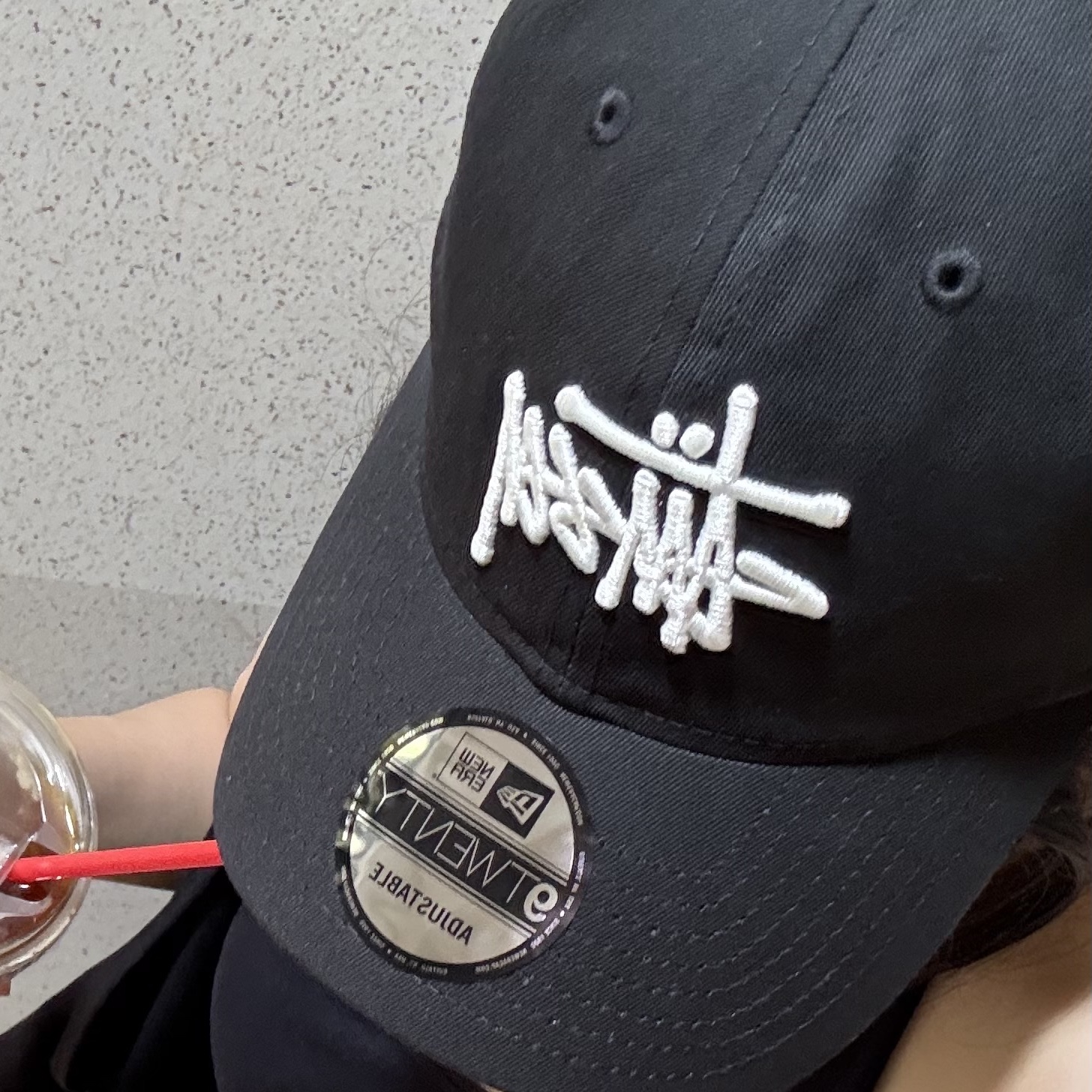 Stussy Basic New Era 9Twenty Basic Strapback Black 착용 스타일