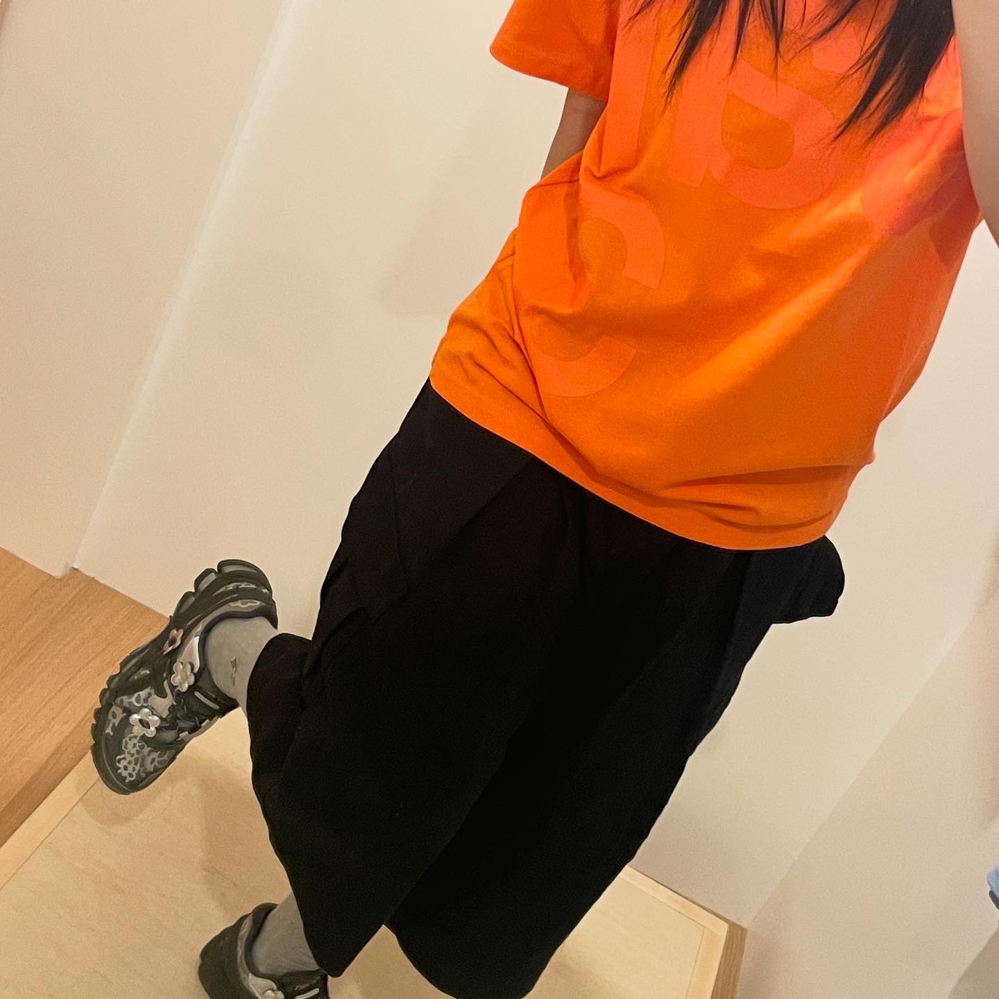 Sansan Gear Capri Pants Black - 25SS, [KREAM 단독] Safarispot Basic Safari T-Shirt Orange 착용 스타일 - 1