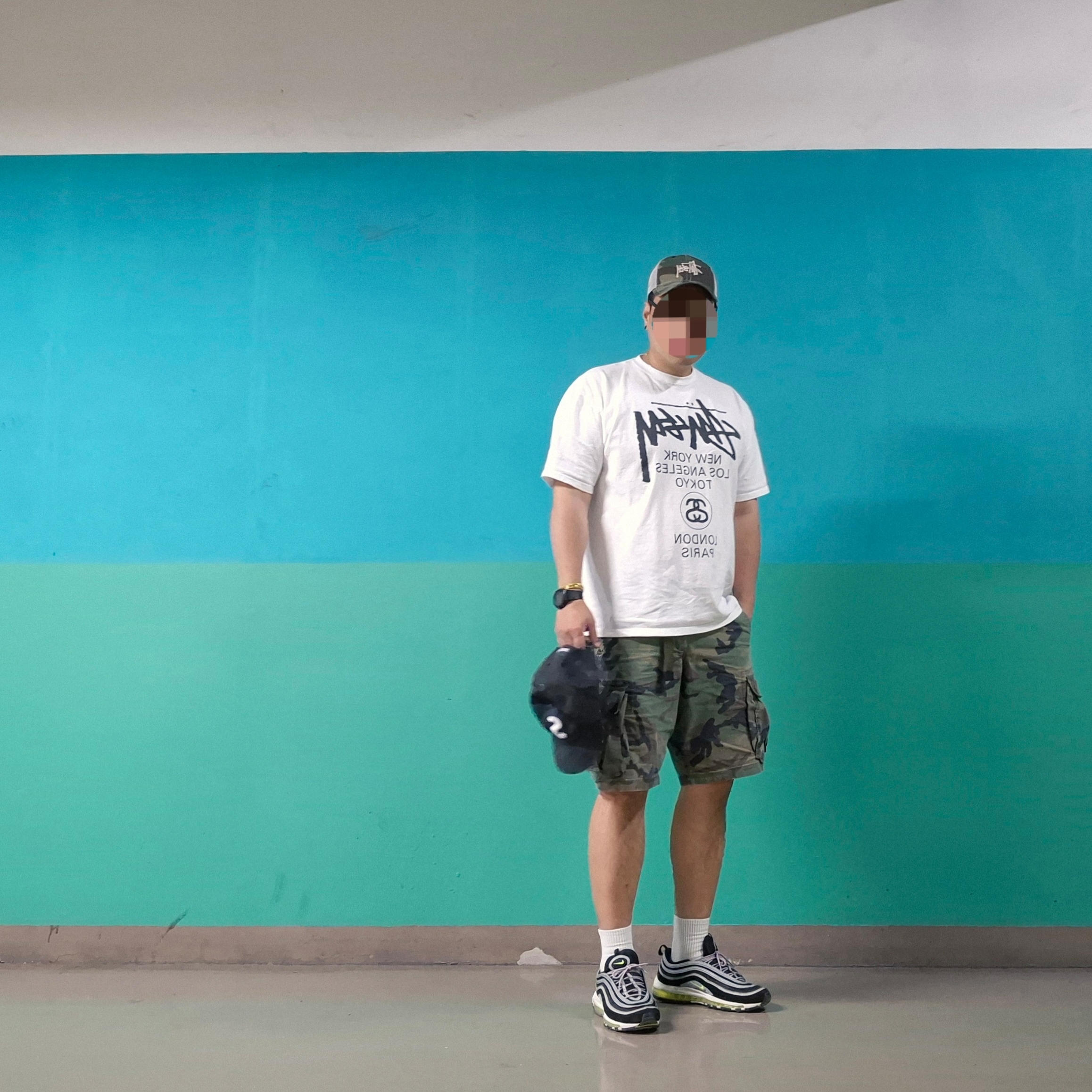 Stussy New Era 9twenty Basic Trucker Woodland Camo, Stussy World Tour T-Shirt White 2024,2025 착용 스타일 - 2