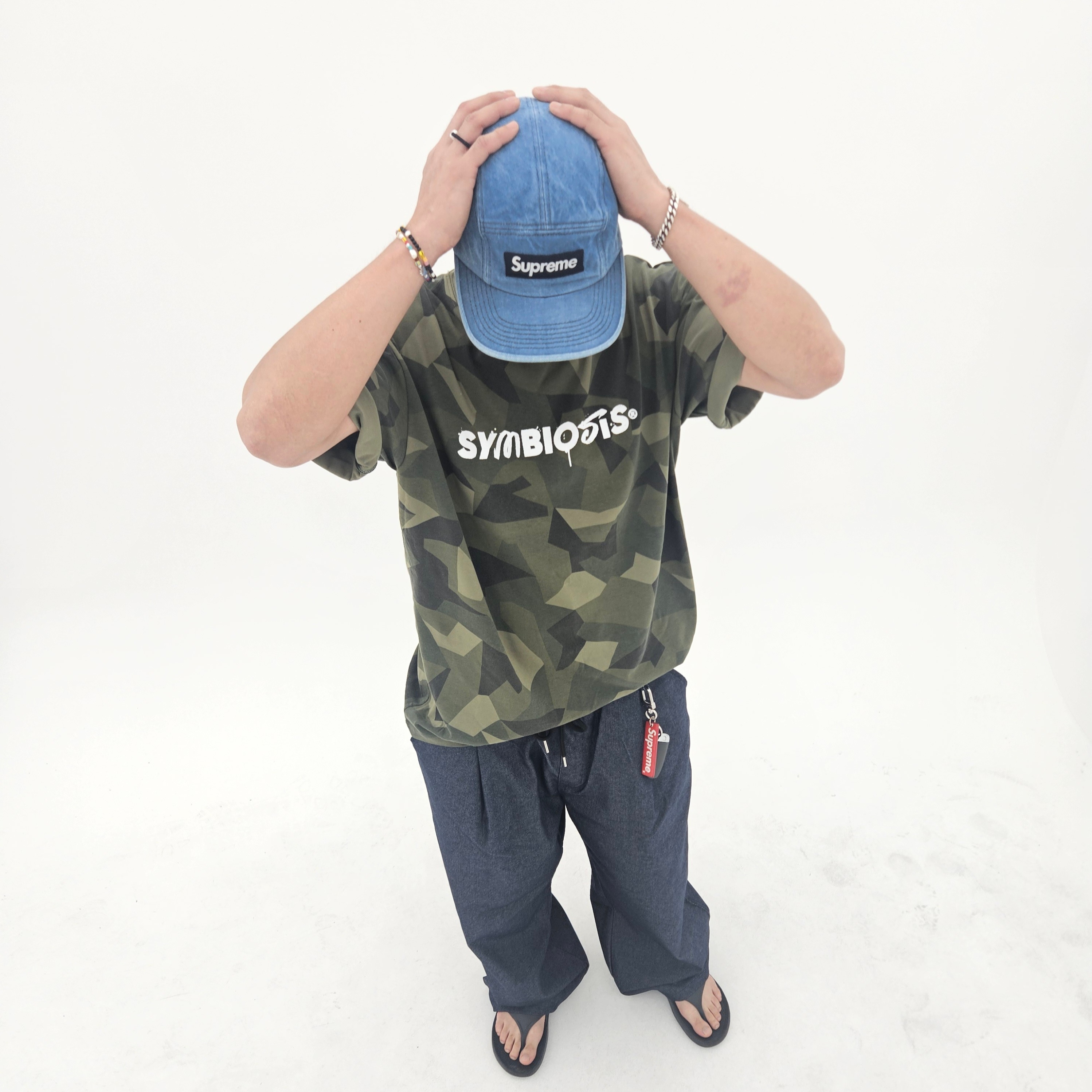 Oofos OOriginal Black, Supreme Washed Chino Twill Camp Cap Denim - 23FW 착용 스타일 - 1