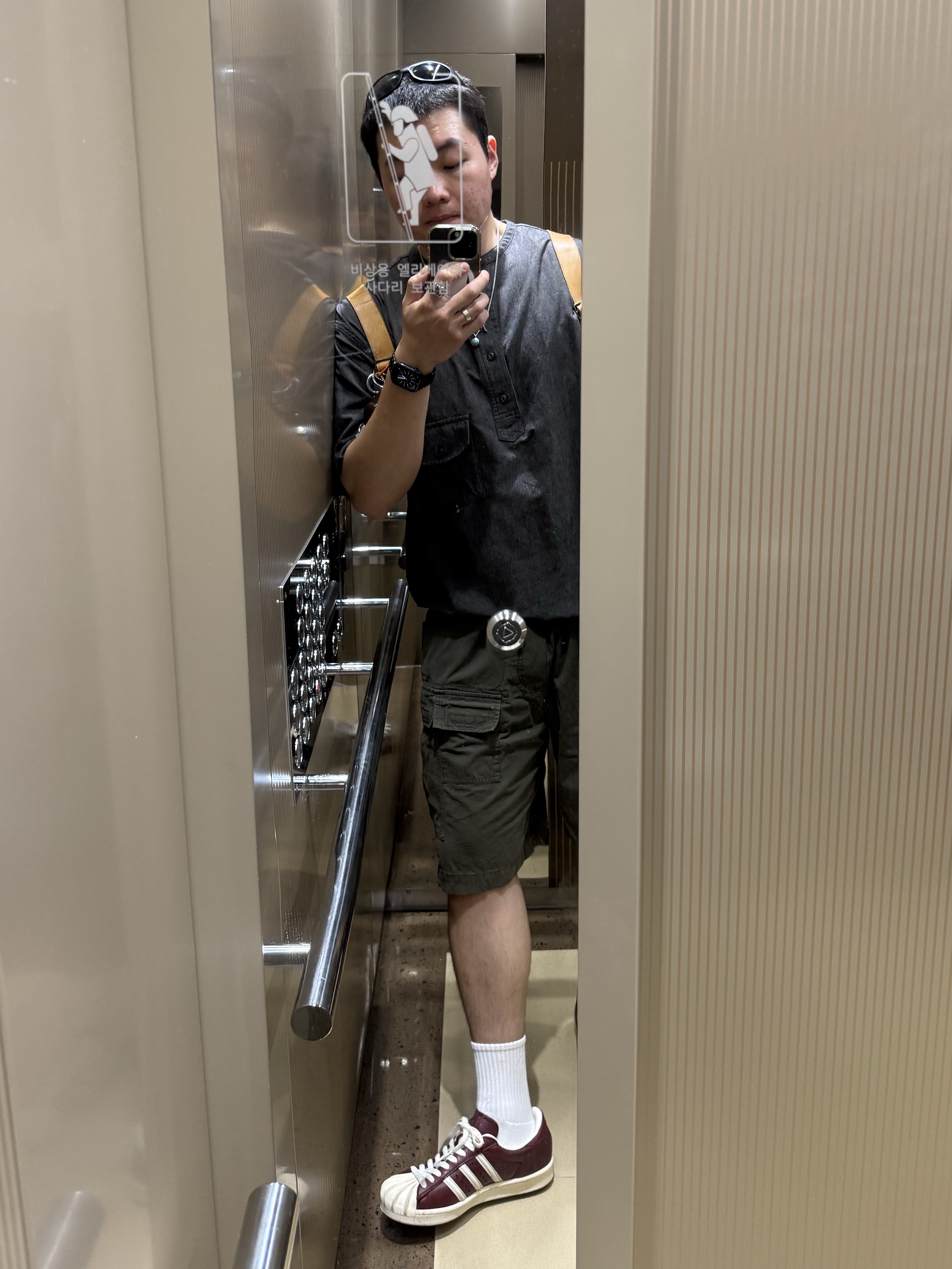 Oakley Eye Jacket Redux Matte Black Frame Prizm Grey Lenses High Bridge Fit, Apple Watch Series 8 45mm GPS Midnight Aluminium Case with Sport Band Midnight (Korean Ver.) 착용 스타일