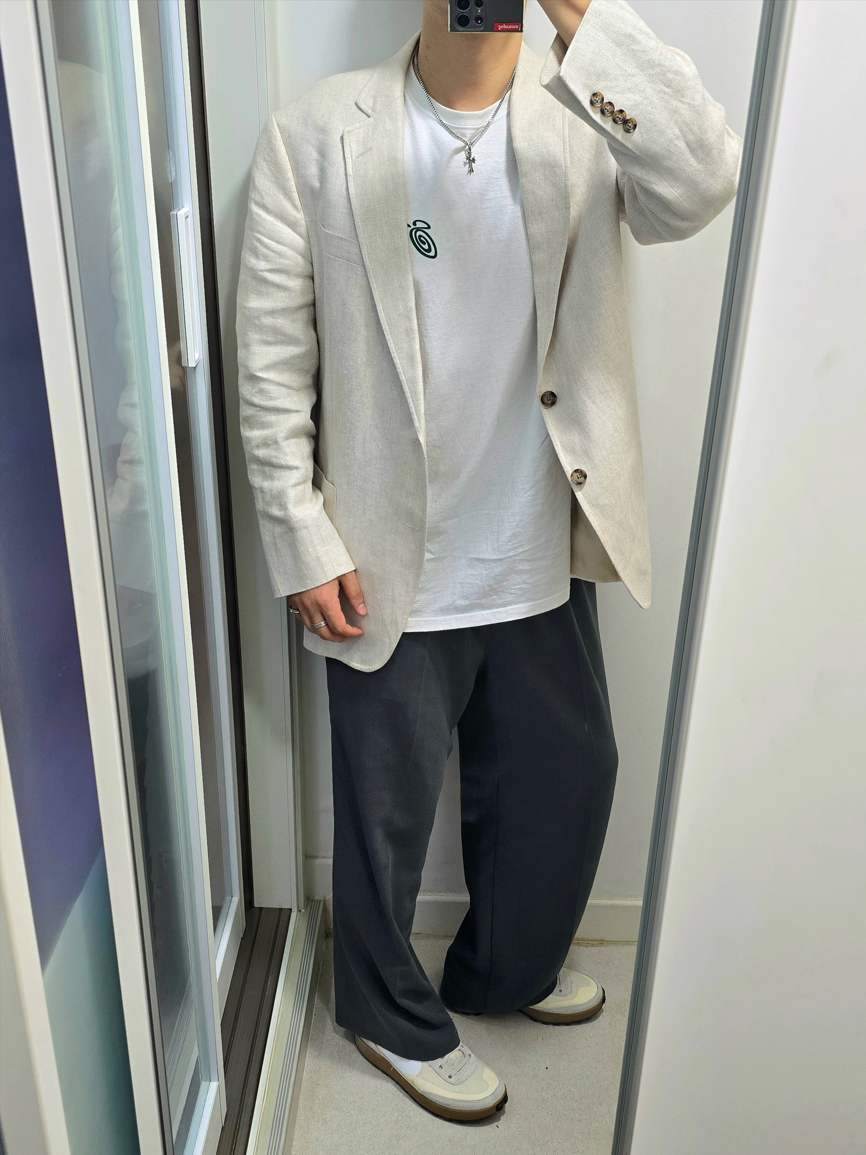 Stussy x Patta Sound Connection T-Shirt White, Nike x Tom Sachs General Purpose Shoe Light Cream 착용 스타일