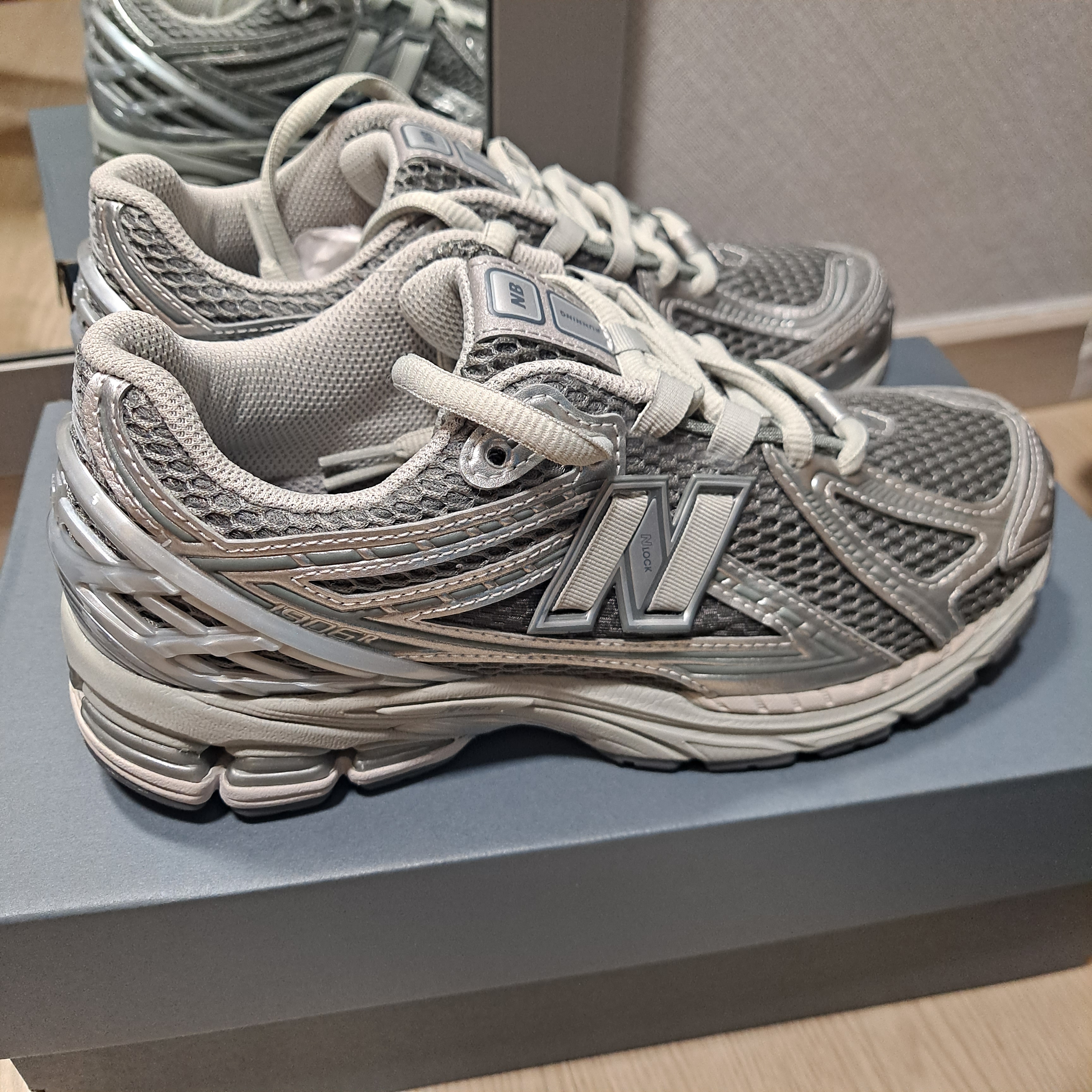 New Balance 1906R Harbor Grey Silver Metalic 착용 스타일