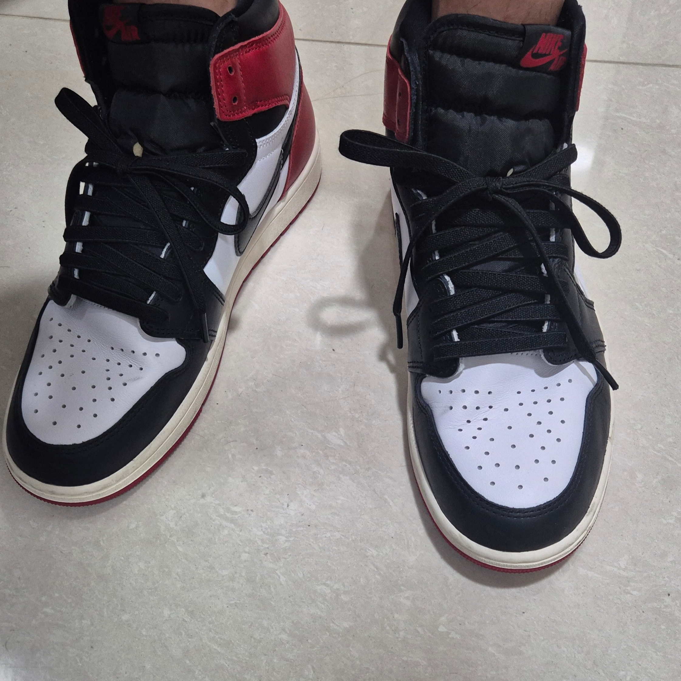 Jordan 1 Retro High OG Black Toe 착용 스타일 - 2
