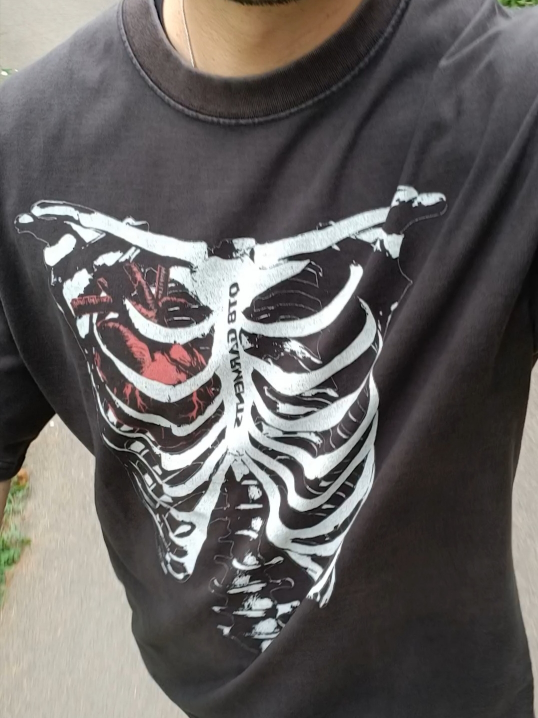 QT8 GARMENTS Bones AQ Washed Tee Black 착용 스타일