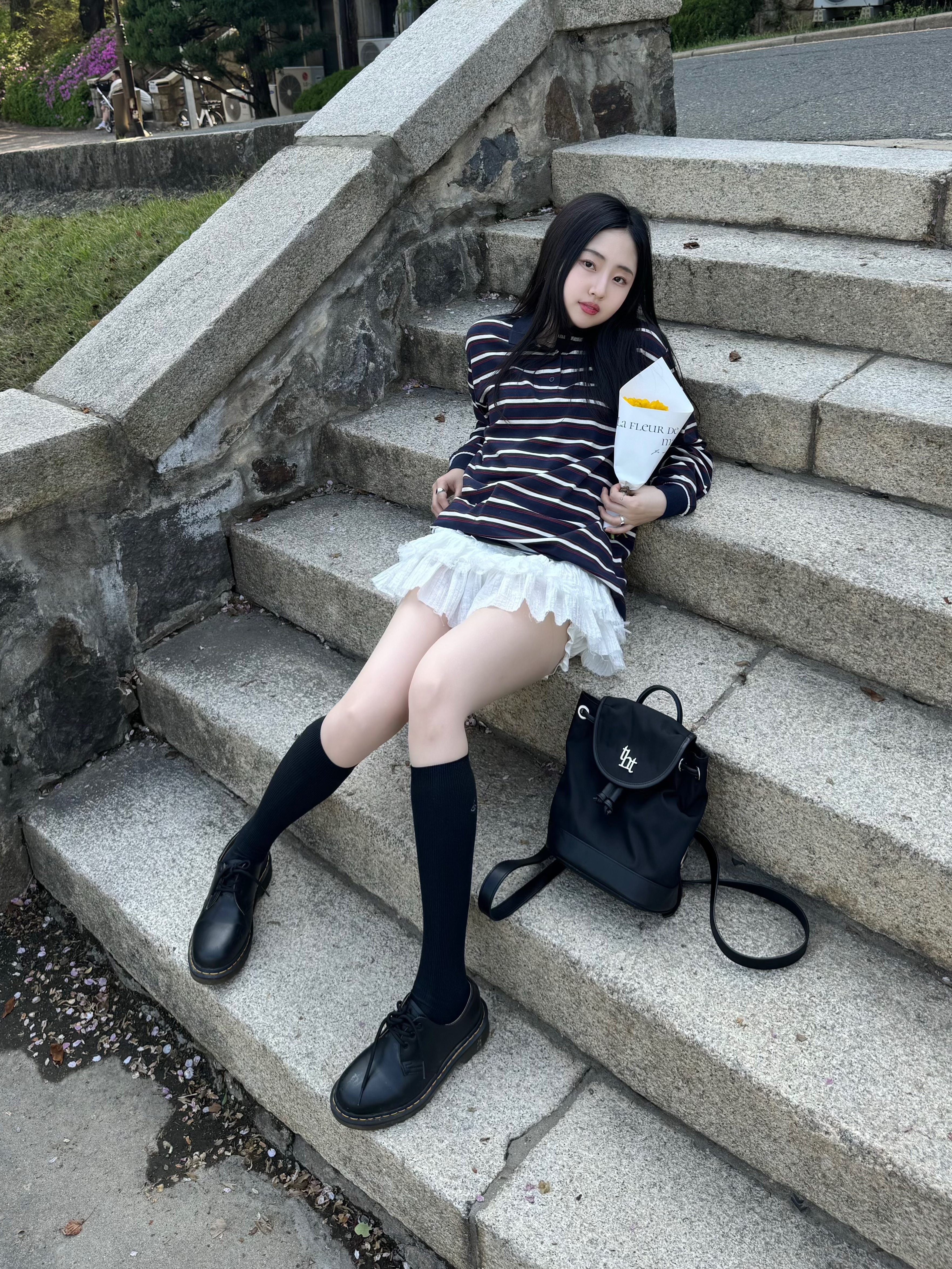 Threetimes Acorn Backpack Black, Dr. Martens 1461 Smooth Black 착용 스타일 - 1