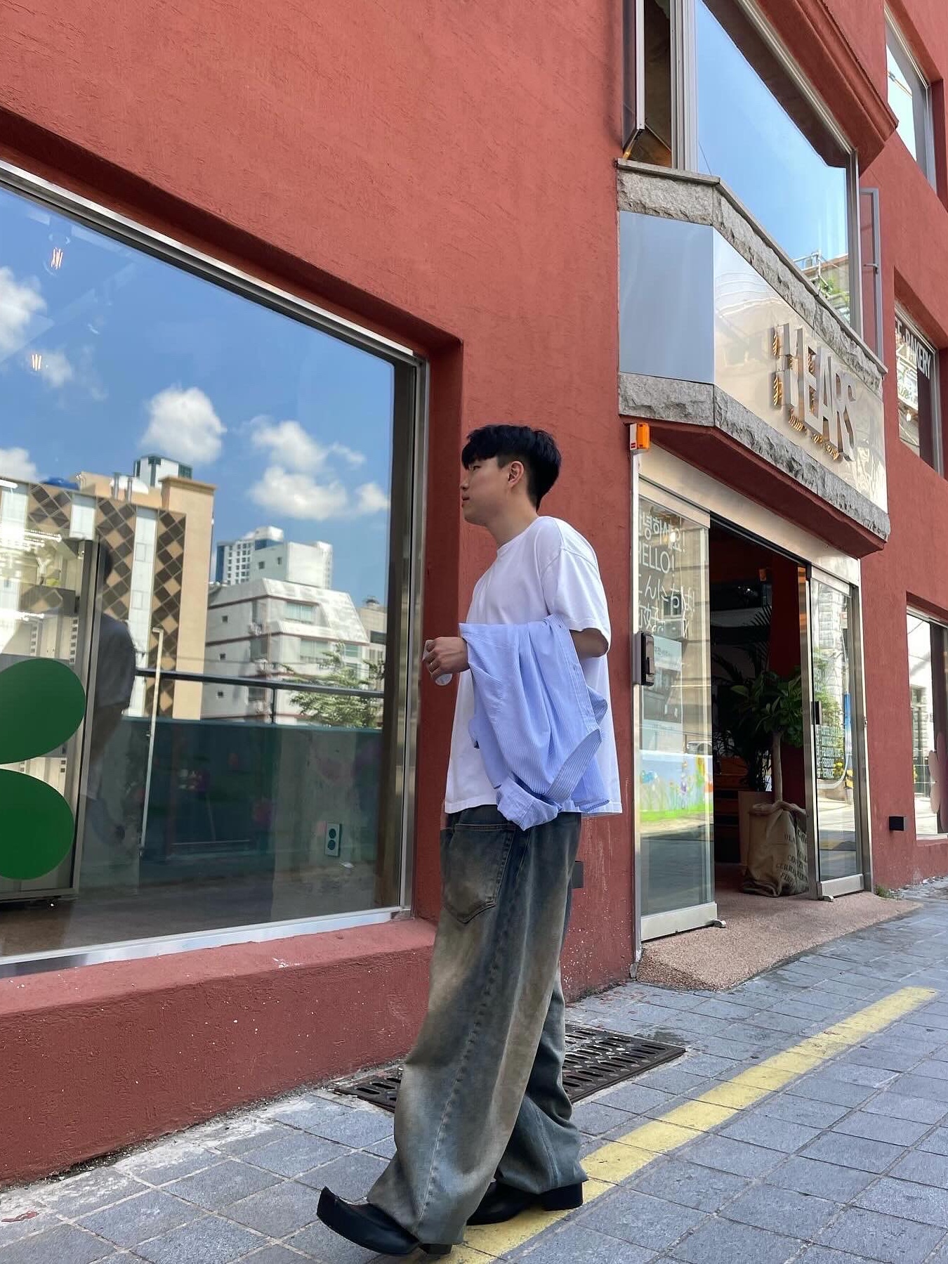 Nonnod Flexible String Check Shirt Japanese Sky Blue, Balenciaga Romeo Mule Black 착용 스타일 - 2