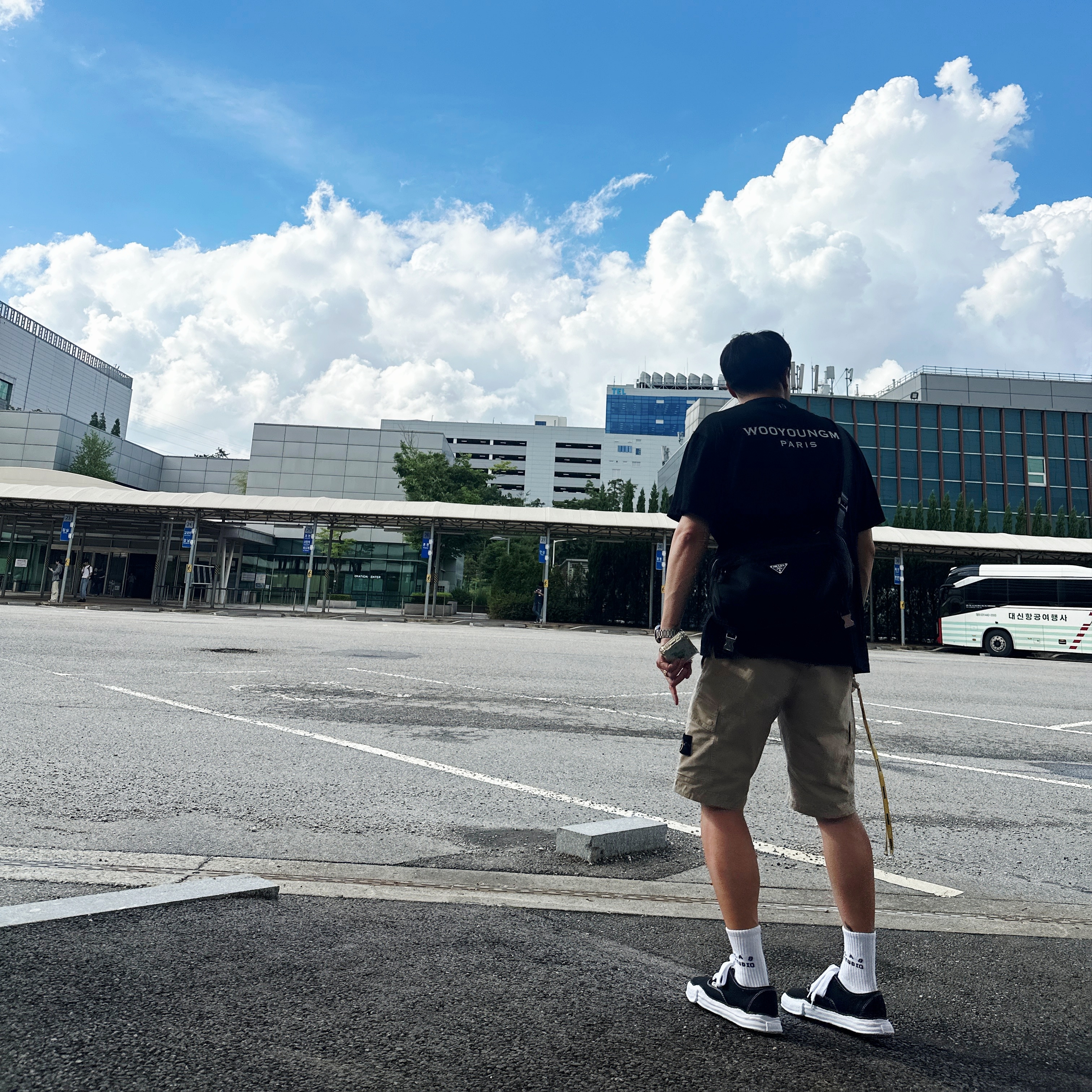 Wooyoungmi Cotton Back Logo T-Shirt Black - 24SS, Prada Re-Nylon and Saffiano Leather Shoulder Bag Black 착용 스타일 - 2