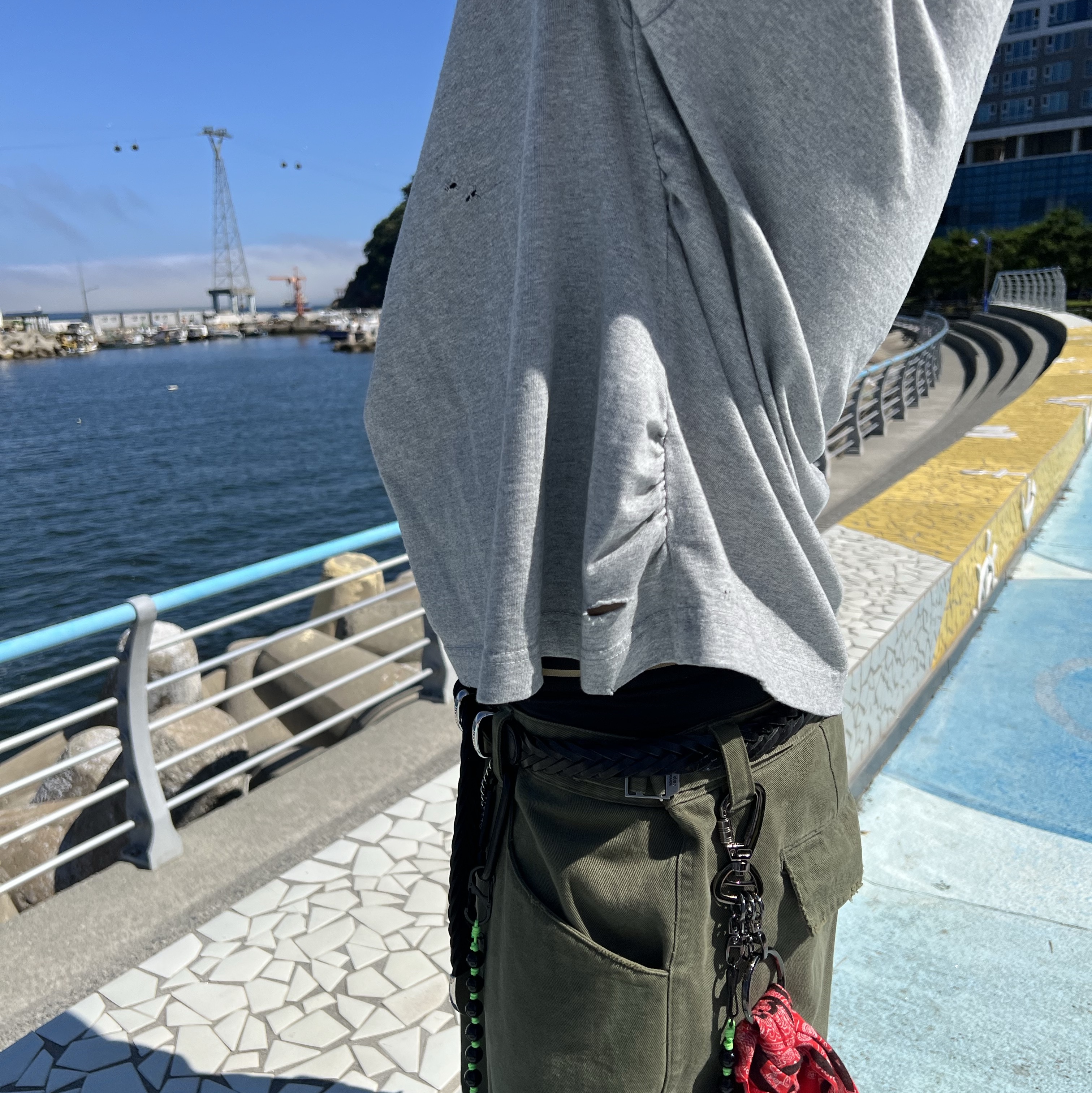 Nonnod Puckering News T-shirt Vintage grey, Nike x Sacai Magmascape SP Varsity Royal 착용 스타일 - 6