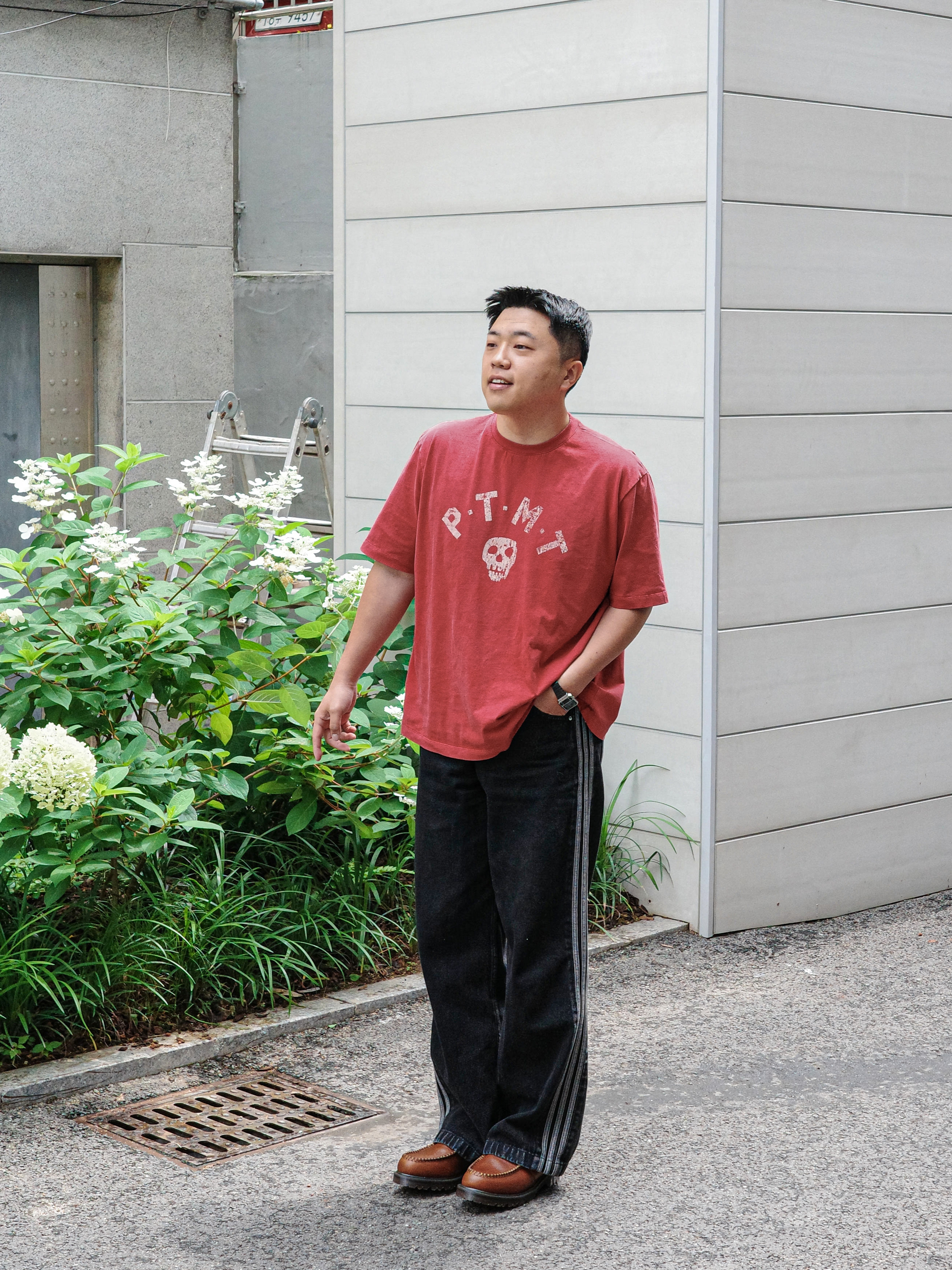 Dr. Martens Penton Slingback Westminster Whiskey Brown, Adidas Adicolor Denim Firebird Pants True Black Denim - KR Sizing 착용 스타일 - 1