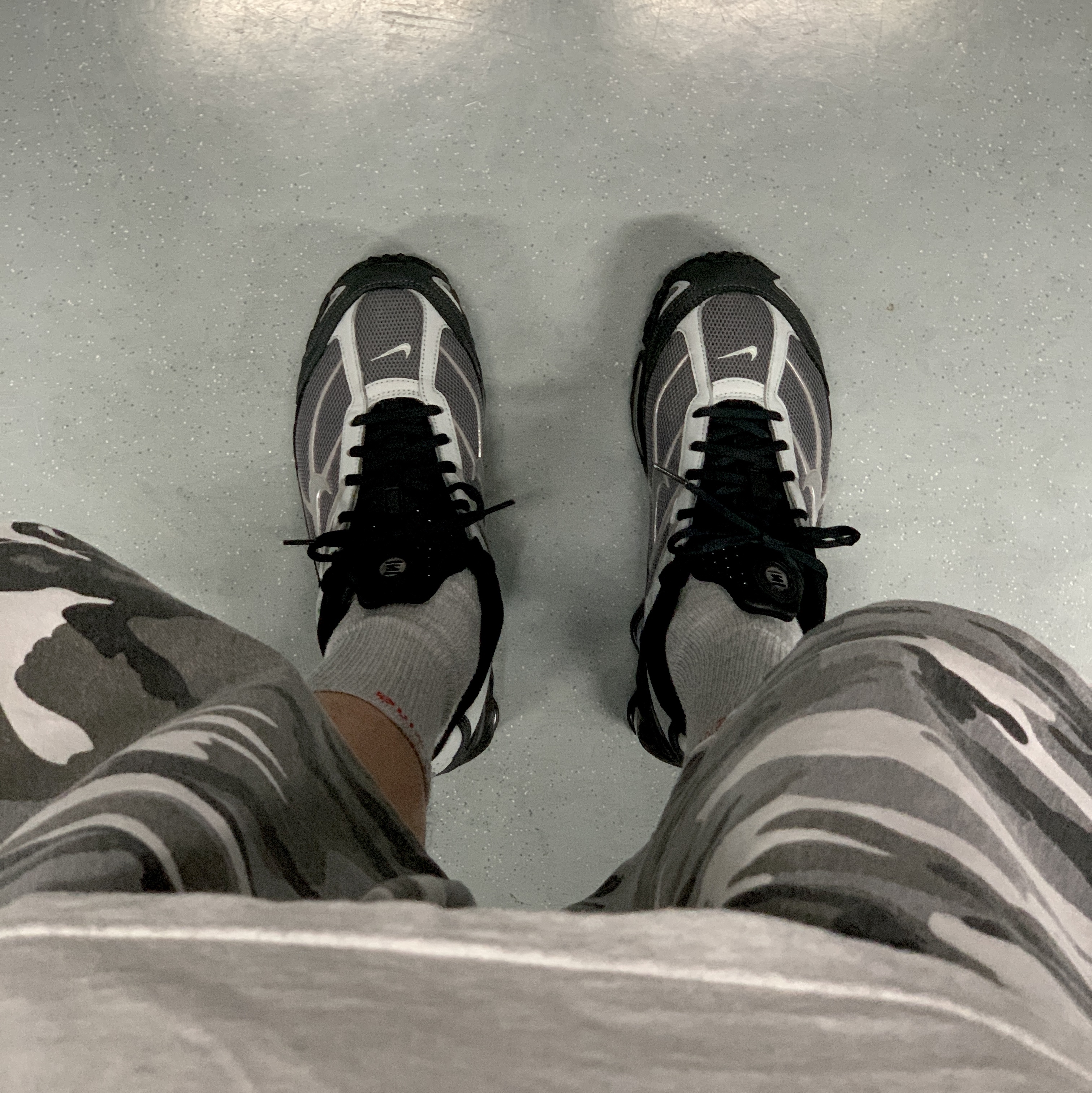 Nike Shox Ride 2 Light Graphite Anthracite 착용 스타일