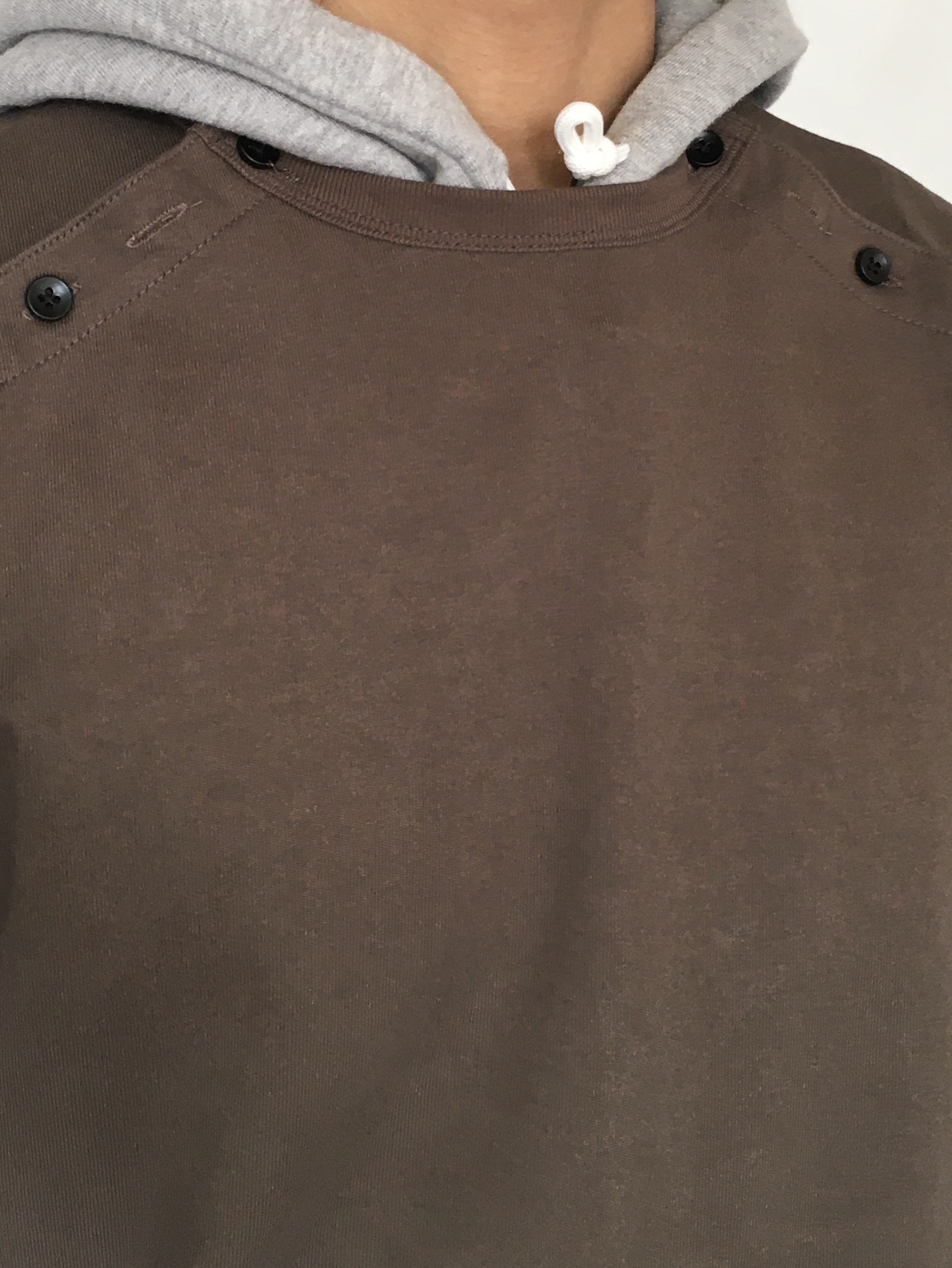 Huey Double Side Button Henry Neck Brown 착용 스타일 - 6