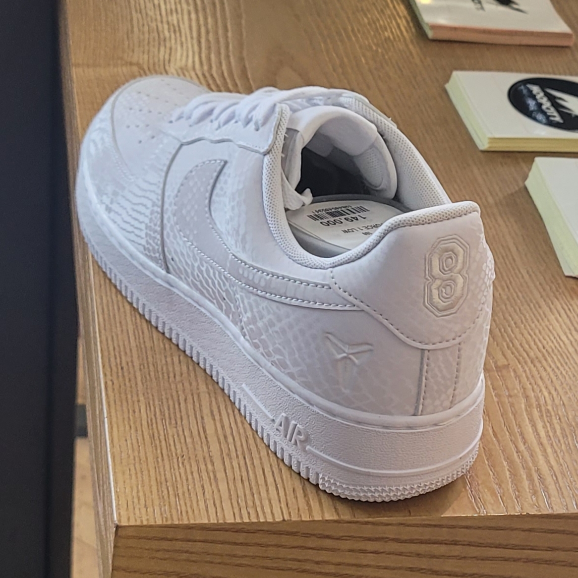 Nike x Kobe Bryant Air Force 1 Low Triple White 착용 스타일 - 1