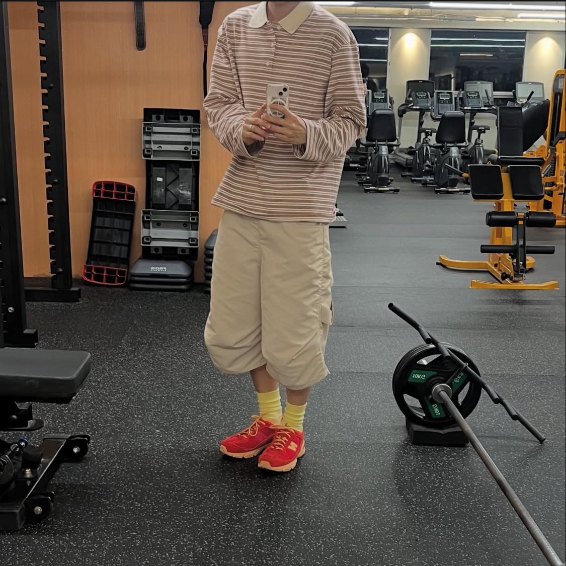 Kamien 247 Nylon Bermuda Pants Light Beige, New Balance 509 Deep Red 착용 스타일