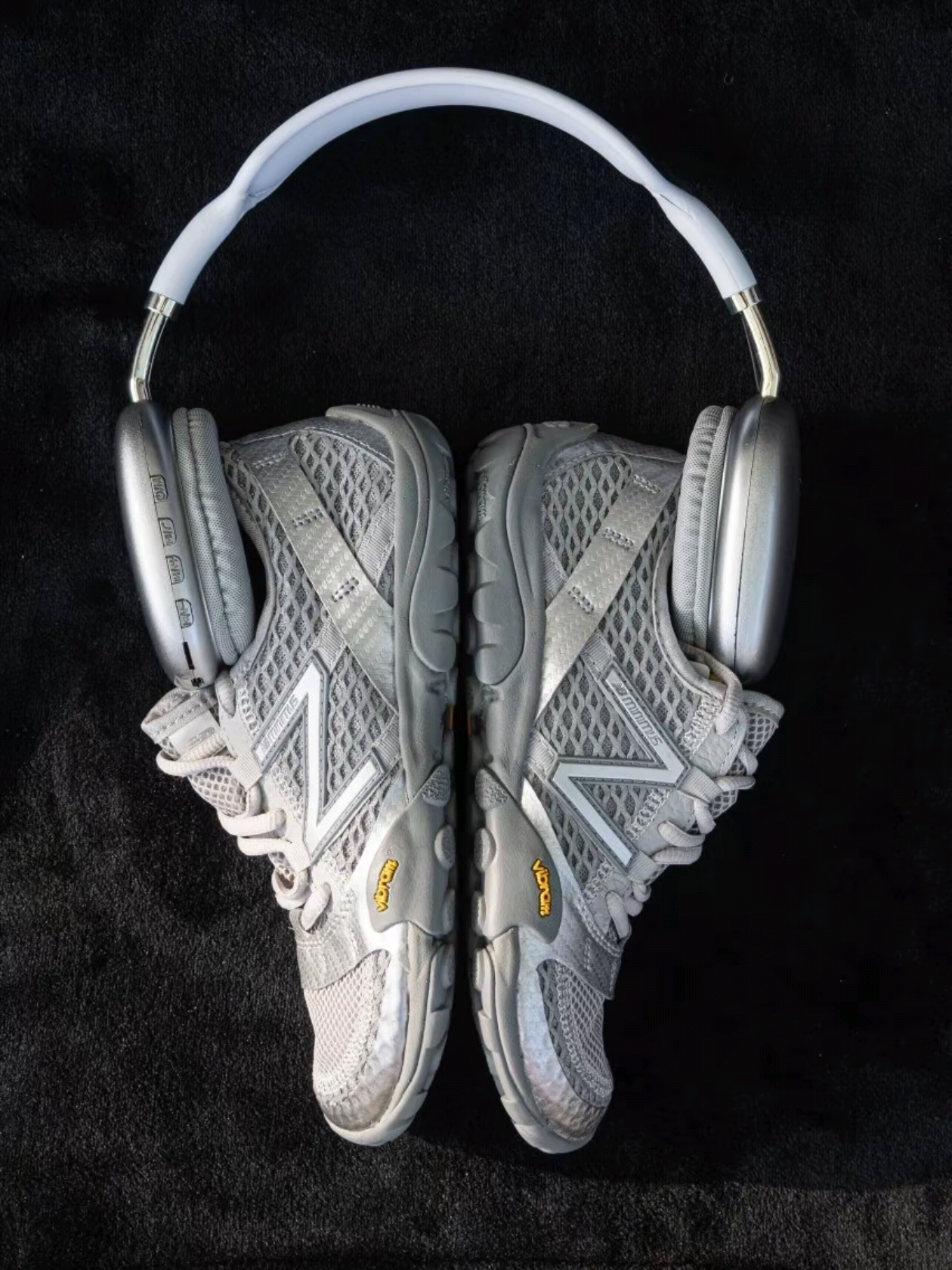 New Balance Minimus MT10O Slate Grey Silver Metallic 착용 스타일