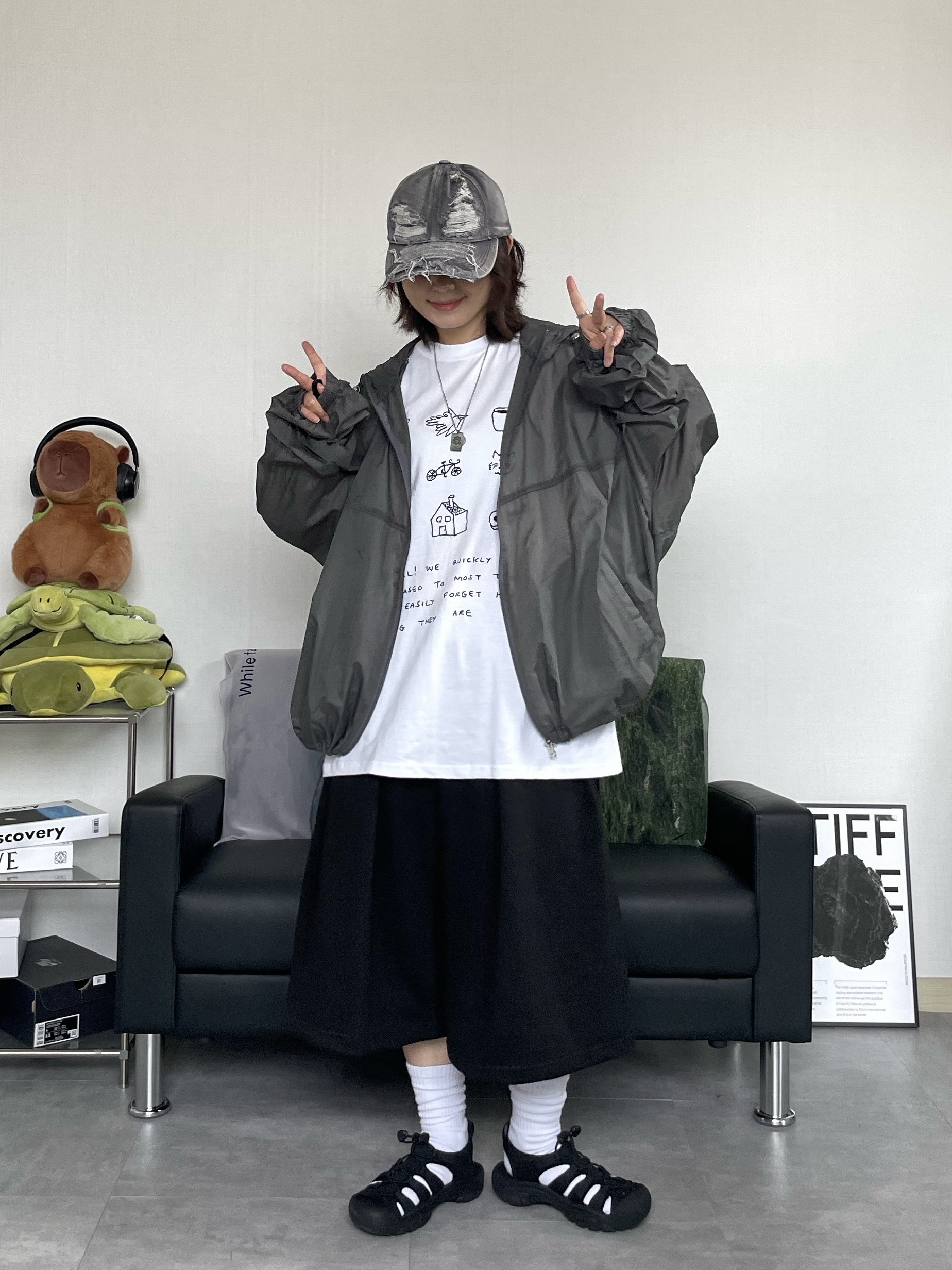(W) Keen Newport H2 Triple Black, (W) Keen Jasper Rocks SP Sneakers Beige 착용 스타일 - 1