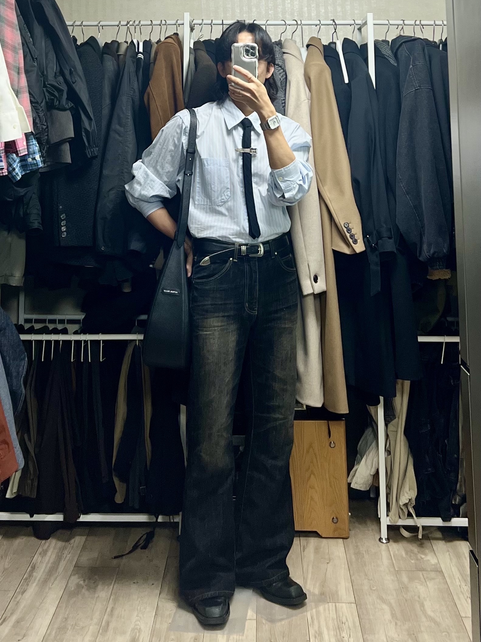 Waviness Ebbs & Flow Watch Tie Pin 착용 스타일